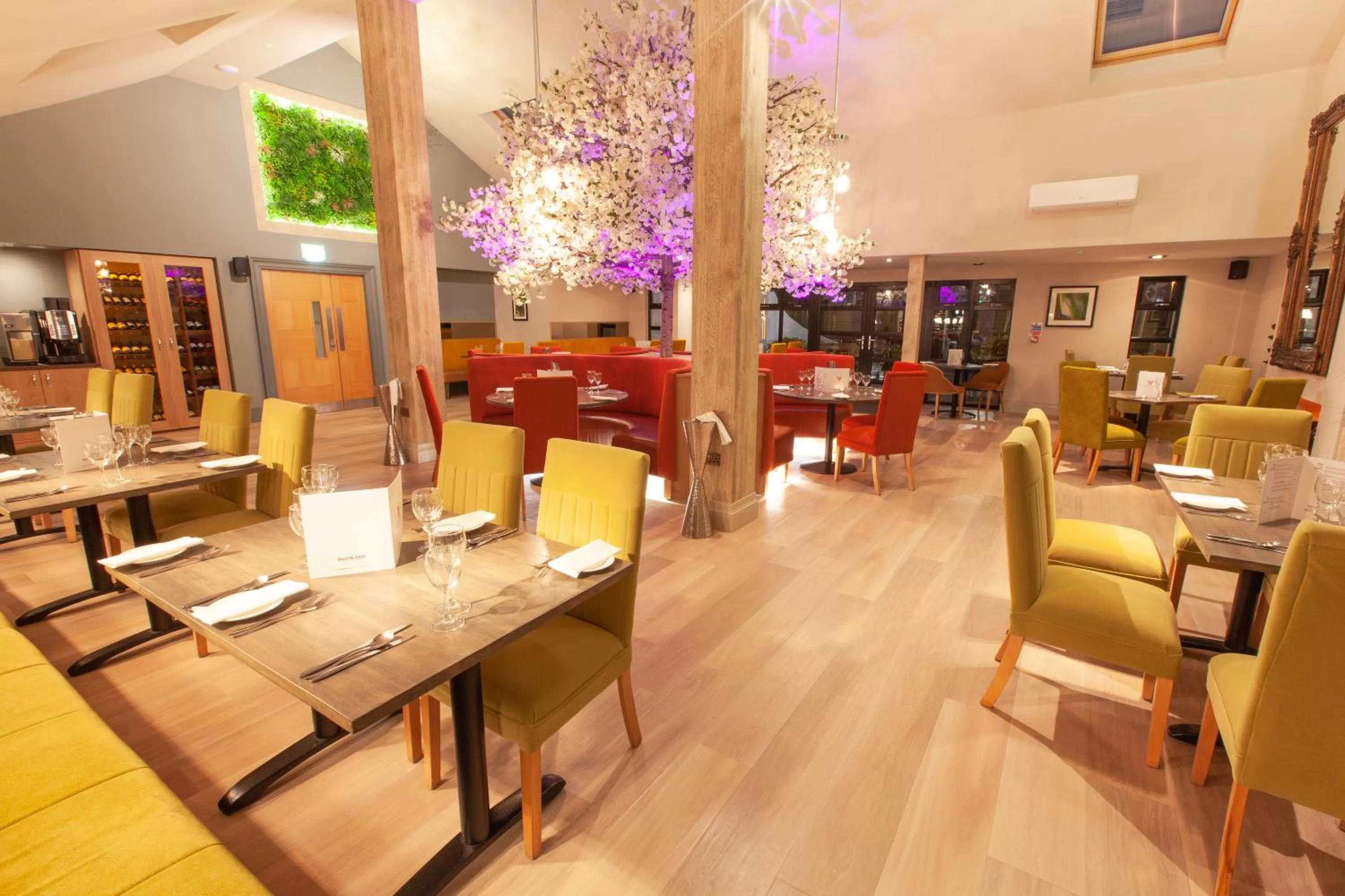 Restaurant/places to eat in Best Western Plus White Horse Hotel