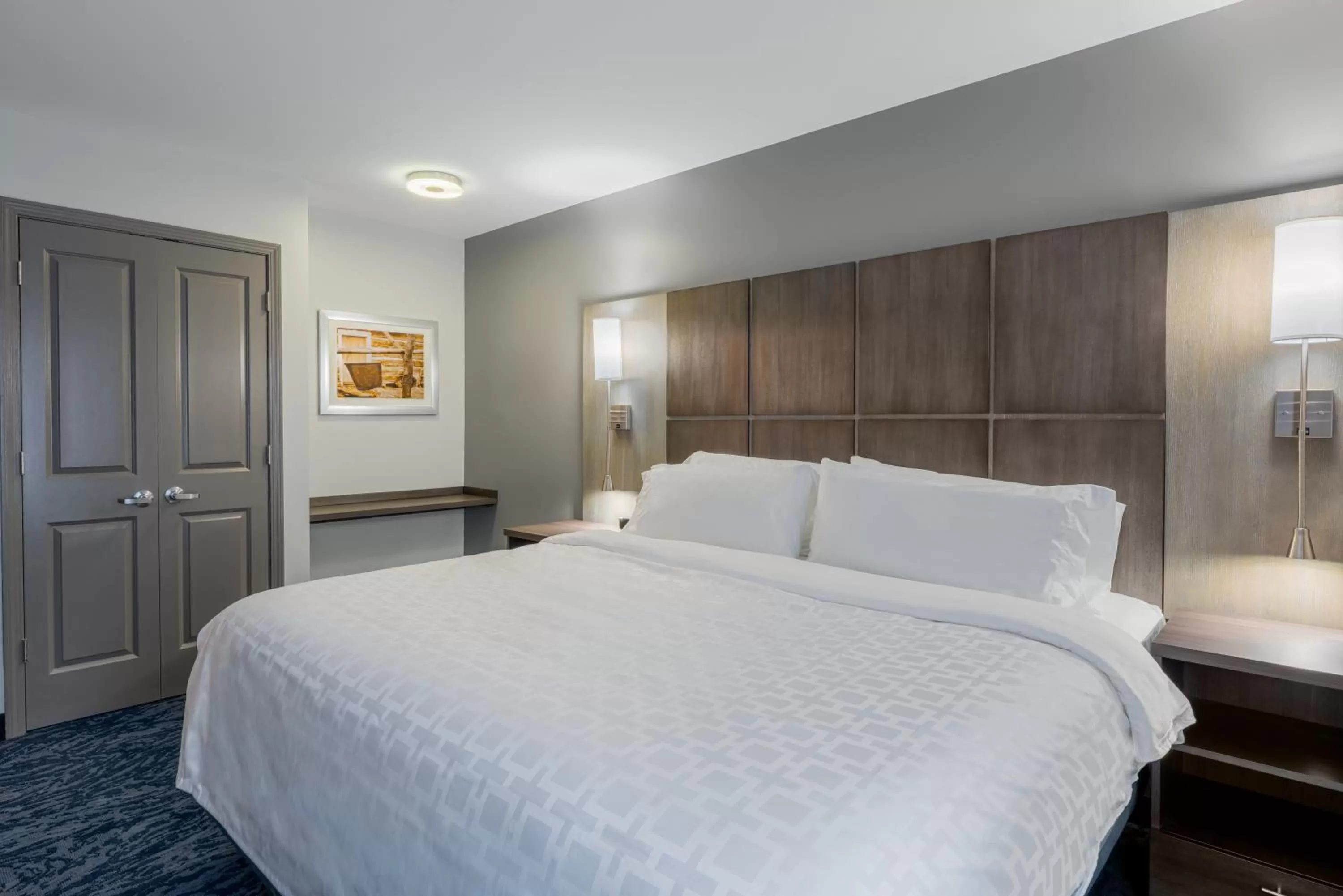 Photo of the whole room, Bed in Candlewood Suites Cookeville by IHG