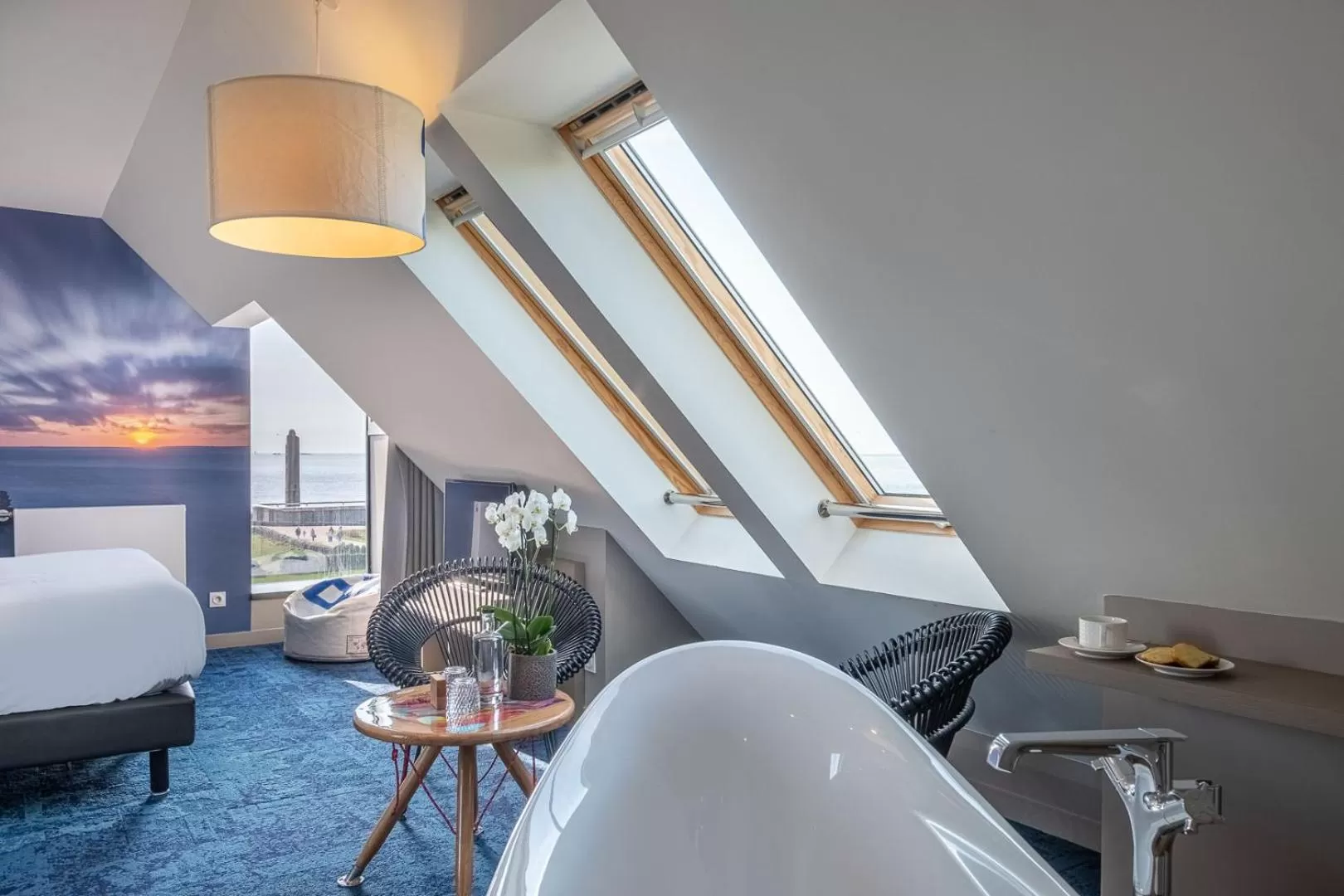 Bedroom, Bed in Hostellerie de la Pointe Saint-Mathieu - SPA & Restaurant