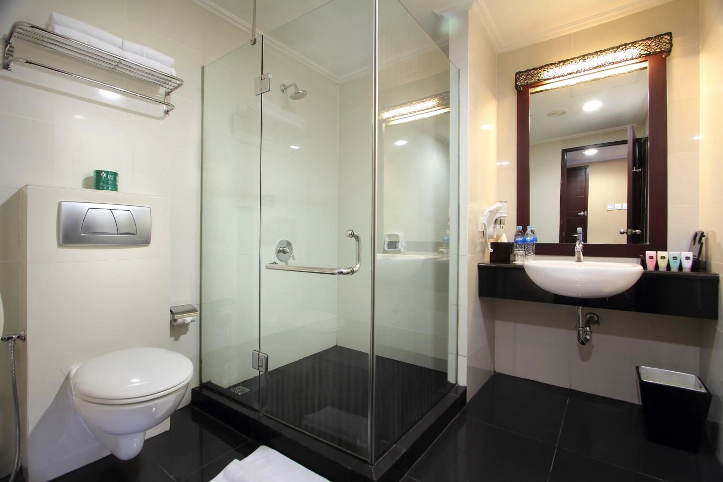 Shower in Best Western Mangga Dua Hotel & Residence