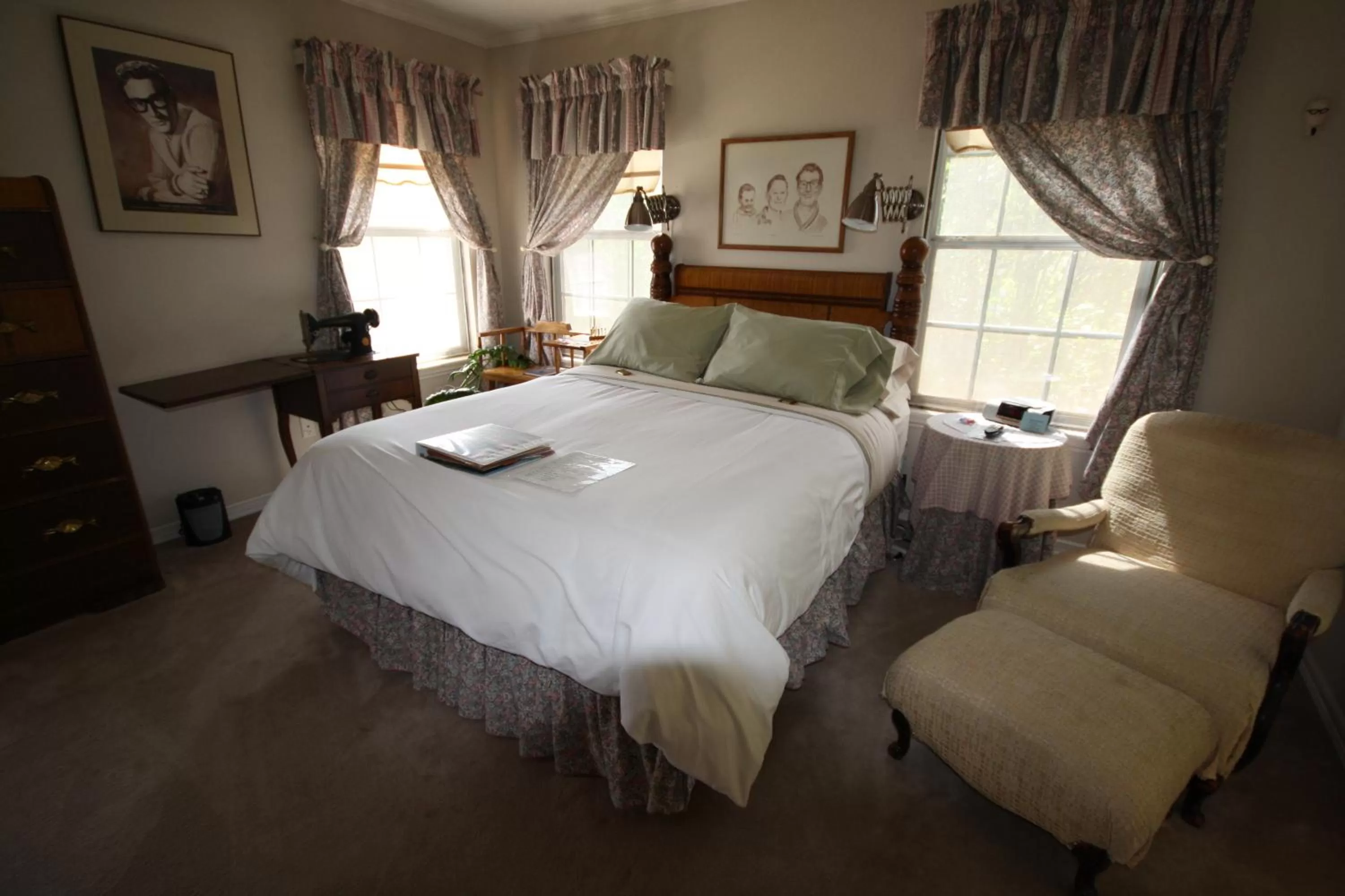 Decorative detail, Bed in Woodrow House Bed & Breakfast