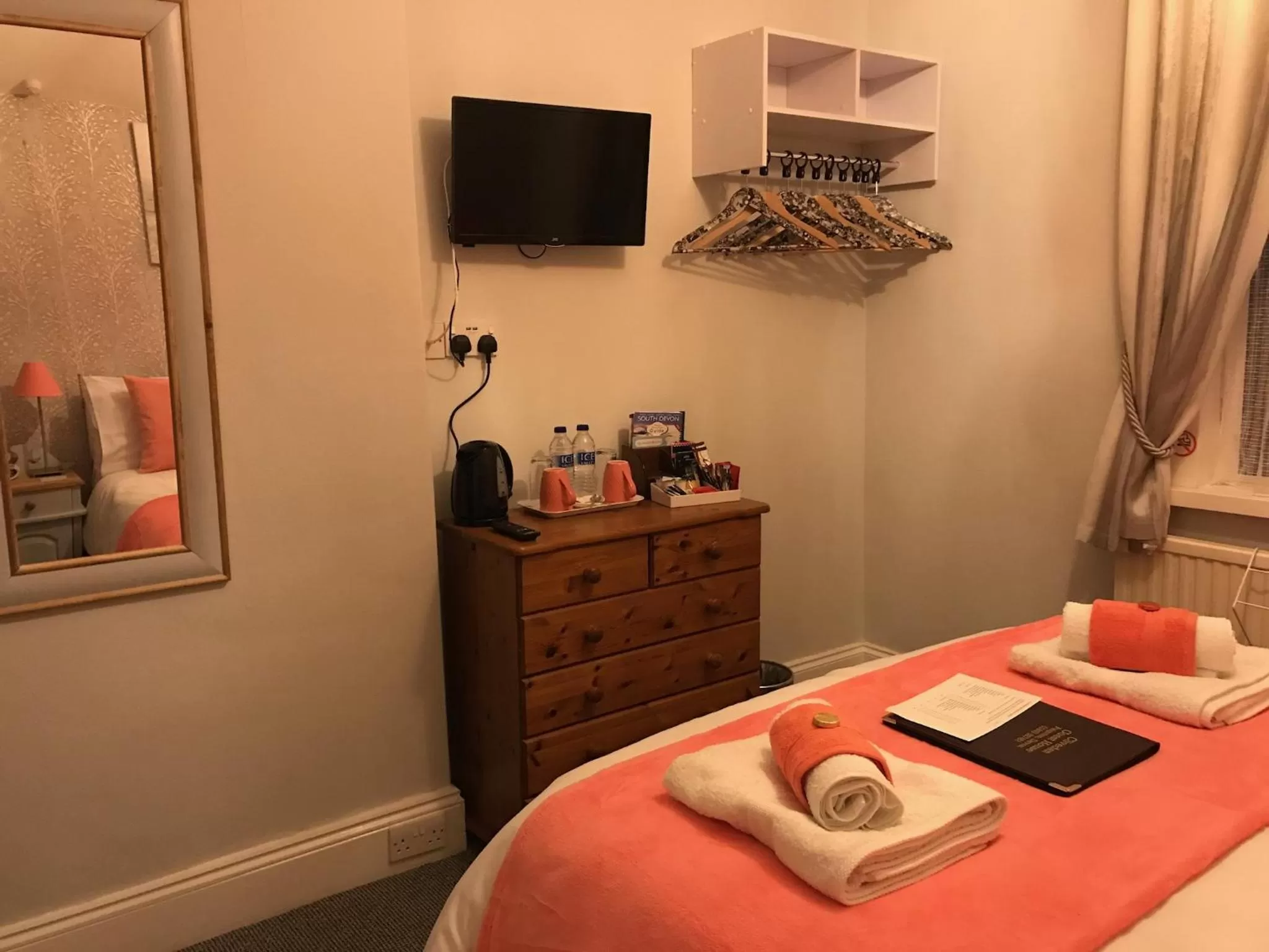 Double Room with Private Bathroom in Cliveden Guest House