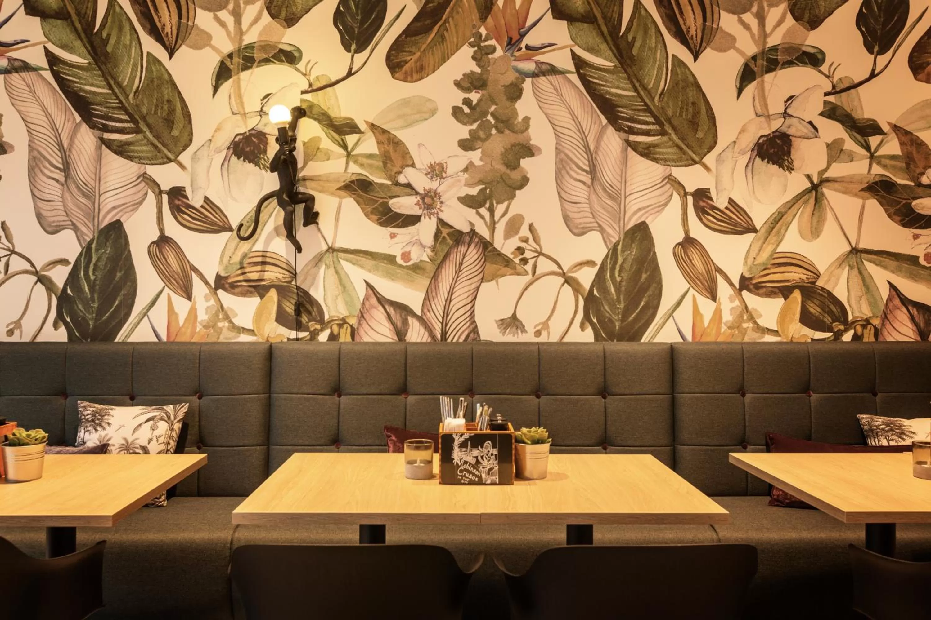 Restaurant/places to eat in Holiday Inn - the niu, Crusoe Bremen Airport by IHG