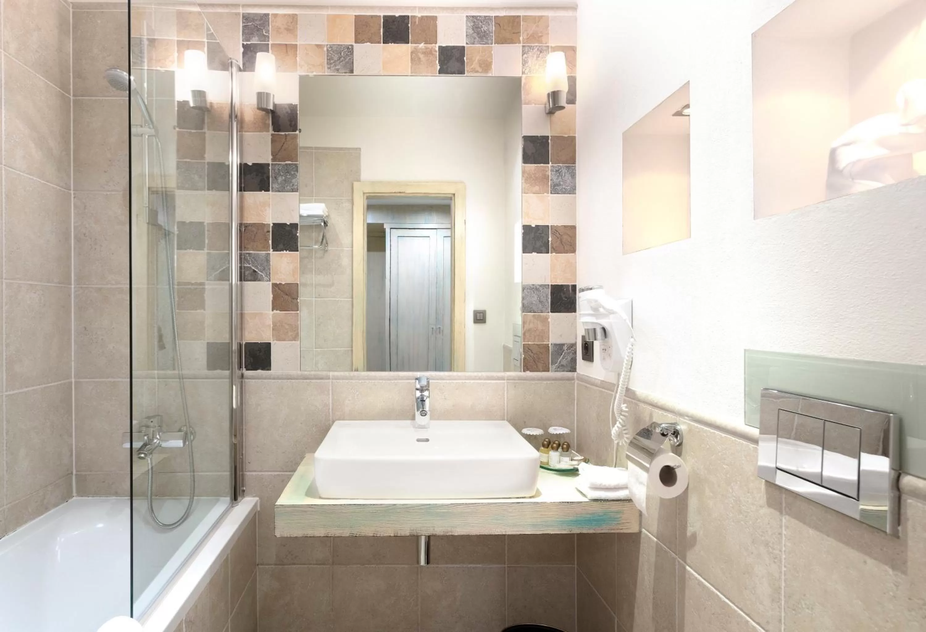 Bathroom in Hotel Golden Key, 4 Stars Superior