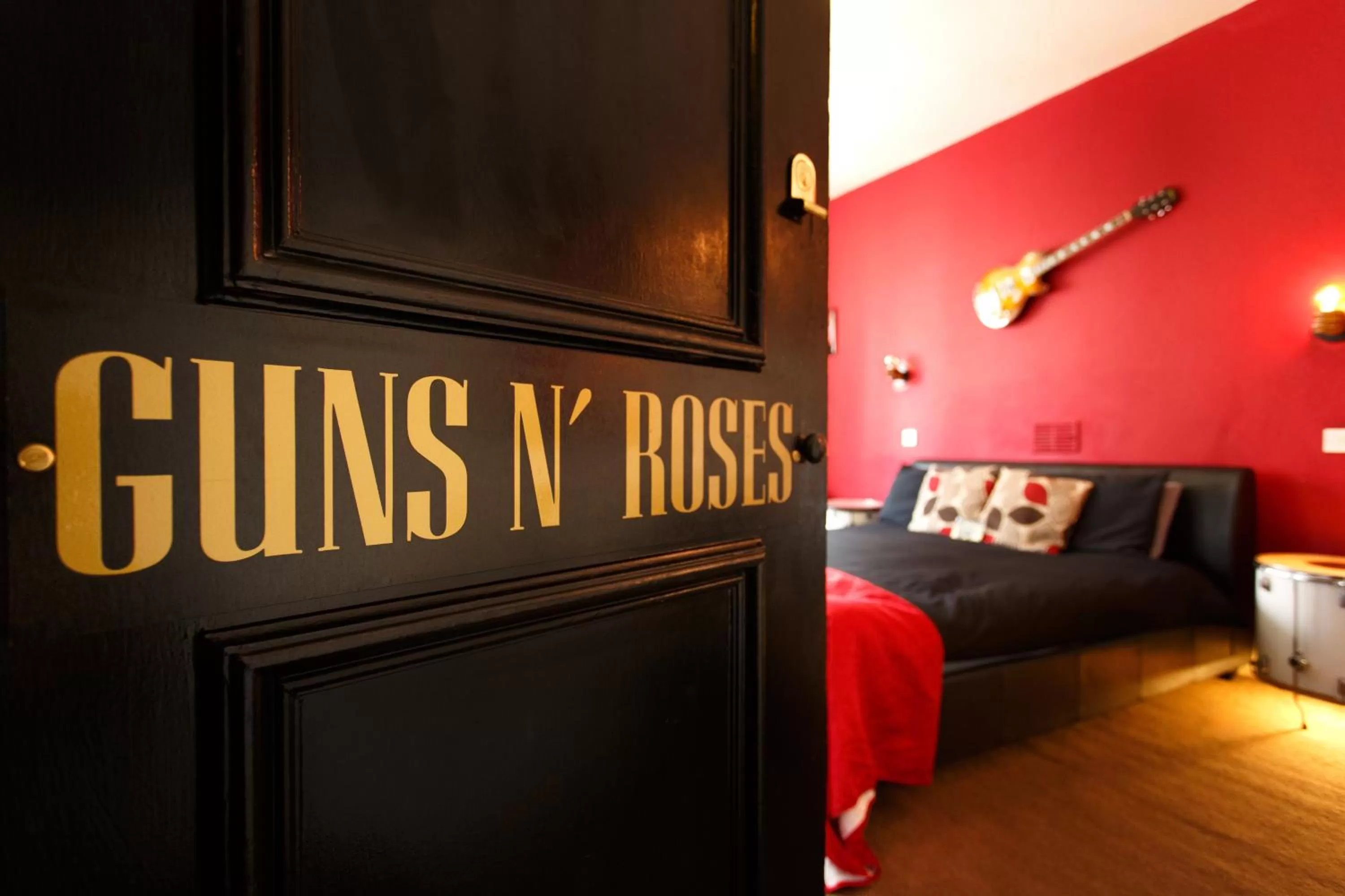 Bedroom, Bed in The Saddle Inn