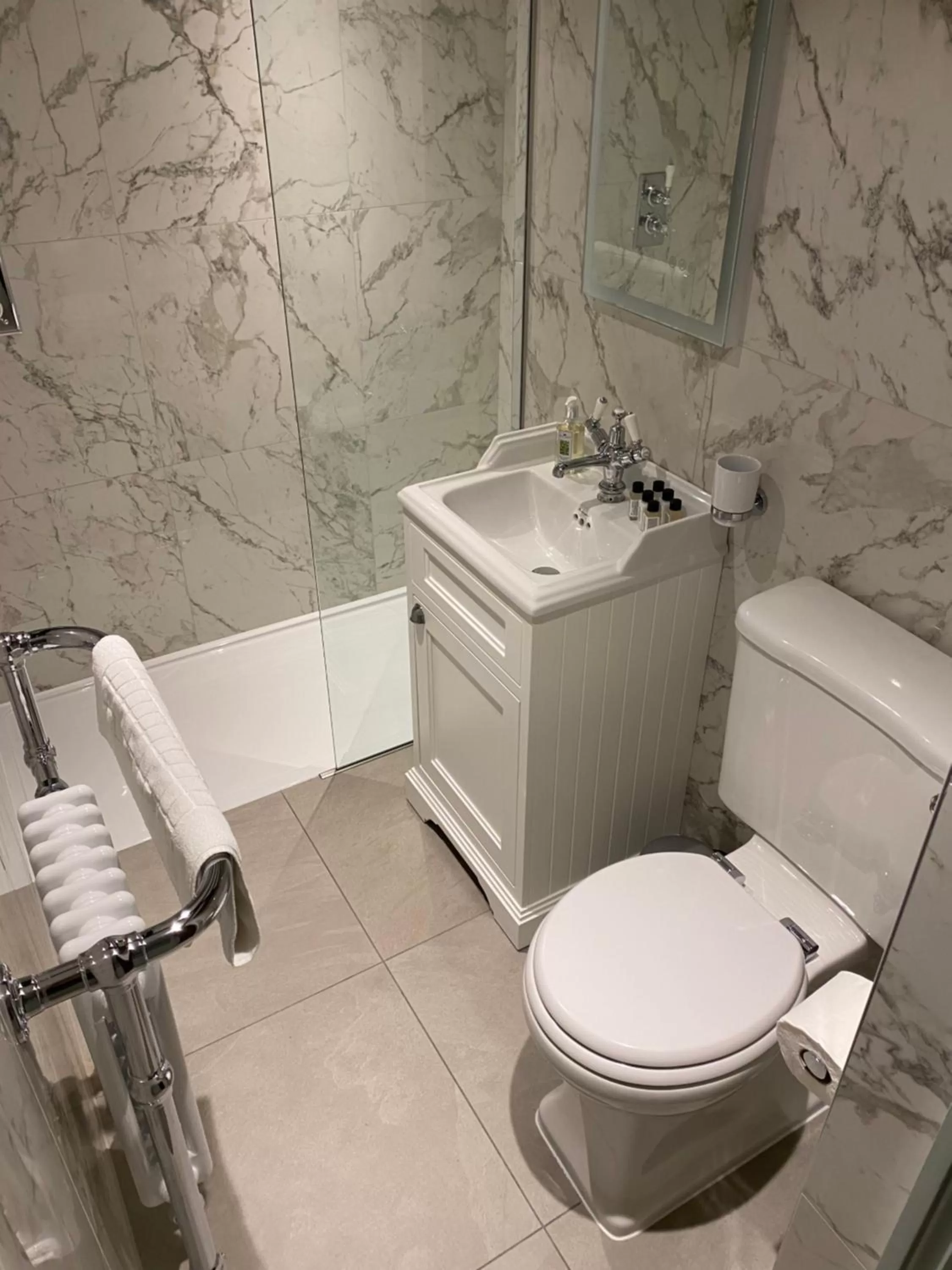 Bathroom in The Angel Inn, Petworth