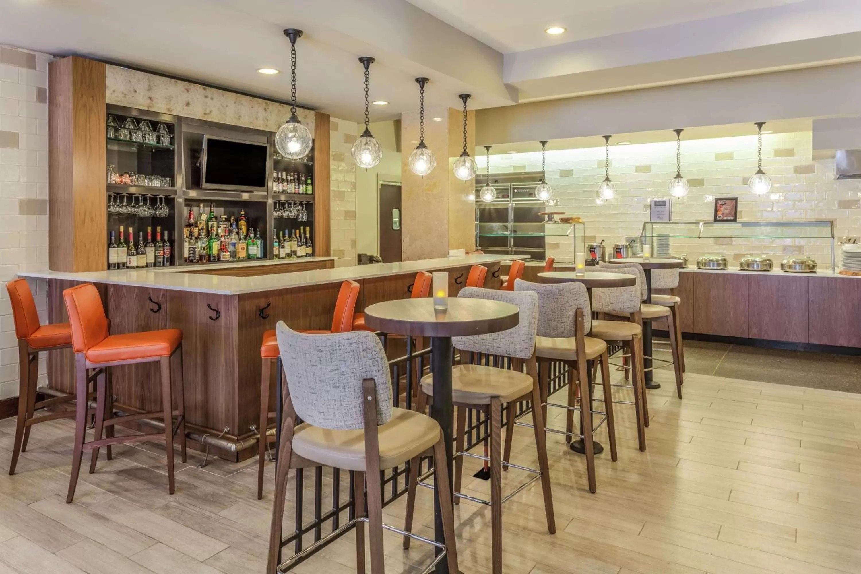 Lounge or bar in Hilton Garden Inn Indianapolis Downtown