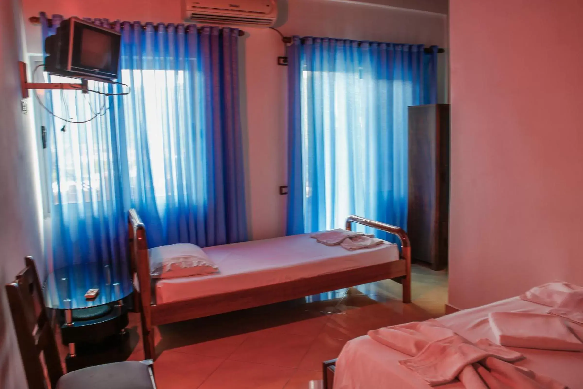 Triple Room with Balcony in Hotel Shpella Triple Room with Balcony in Hotel Shpella