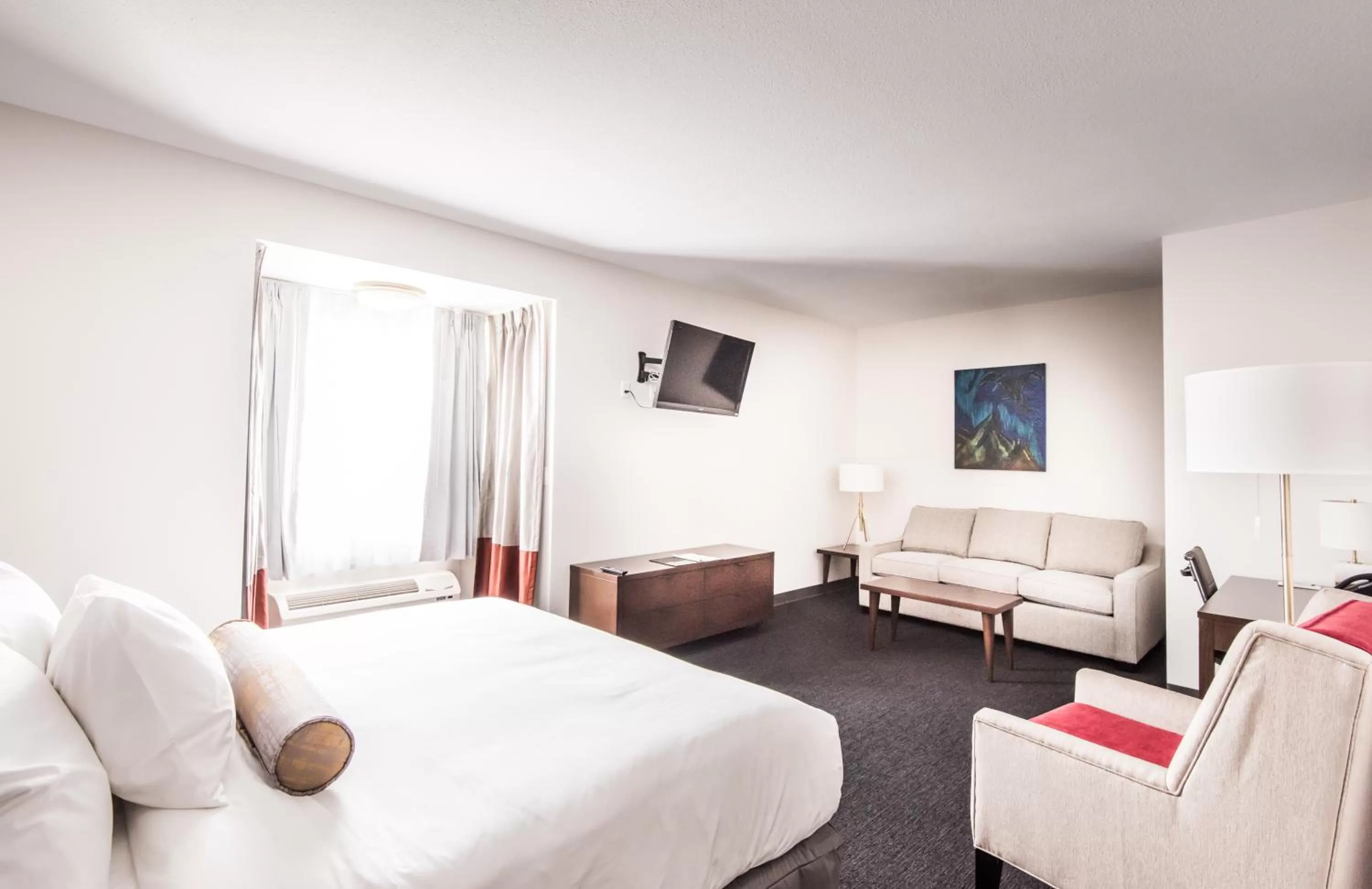 Photo of the whole room, Bed in Edgewater Hotel