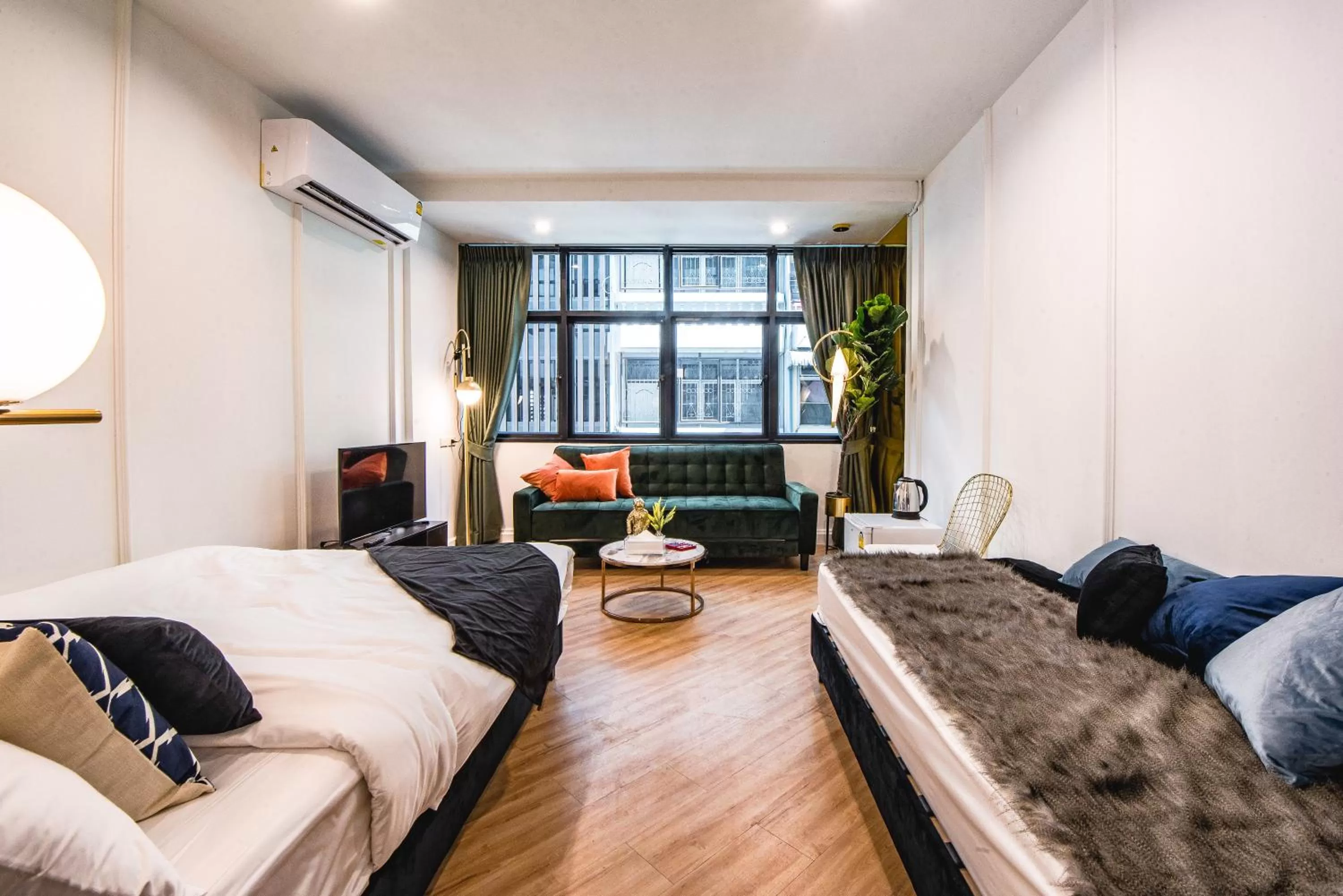 Photo of the whole room, Bed in Theme Boutique Hotel Bangkok