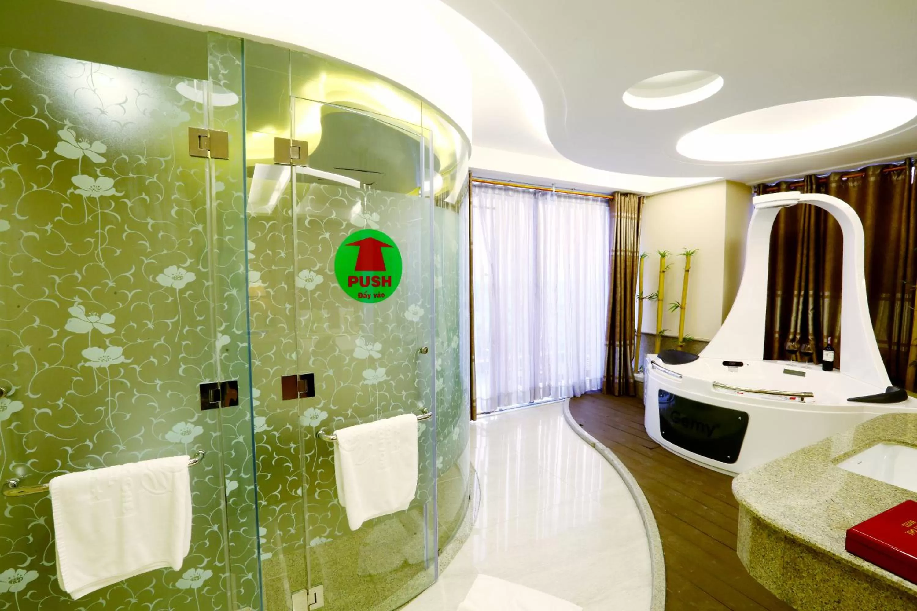 Photo of the whole room in Holiday One Can Tho Hotel