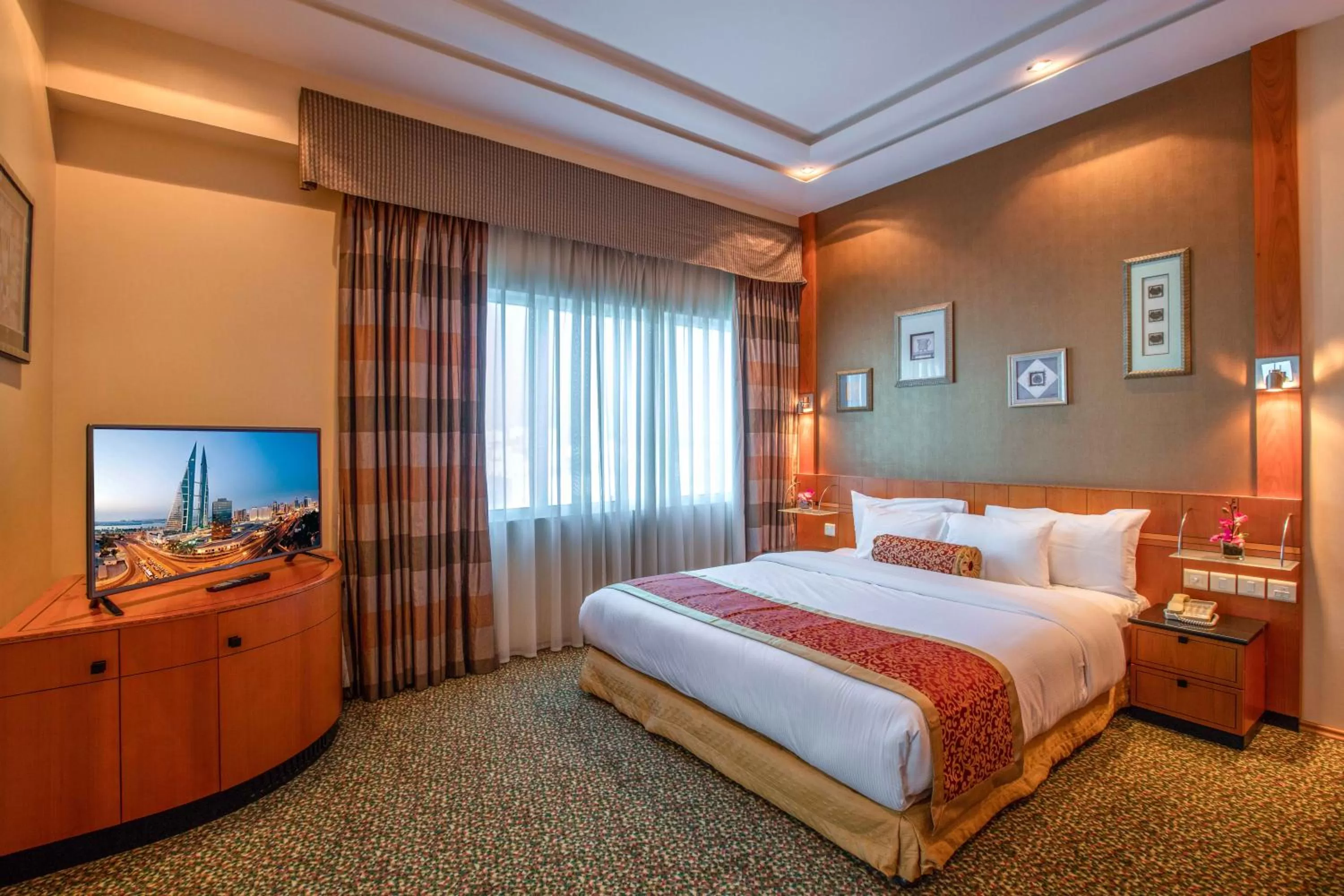 Bedroom, Bed in Gulf Court Hotel