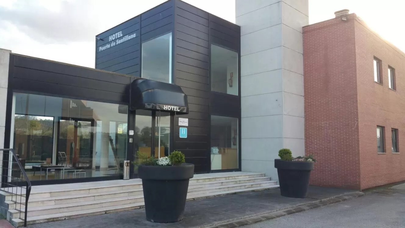 Facade/entrance in Puerta de Santillana