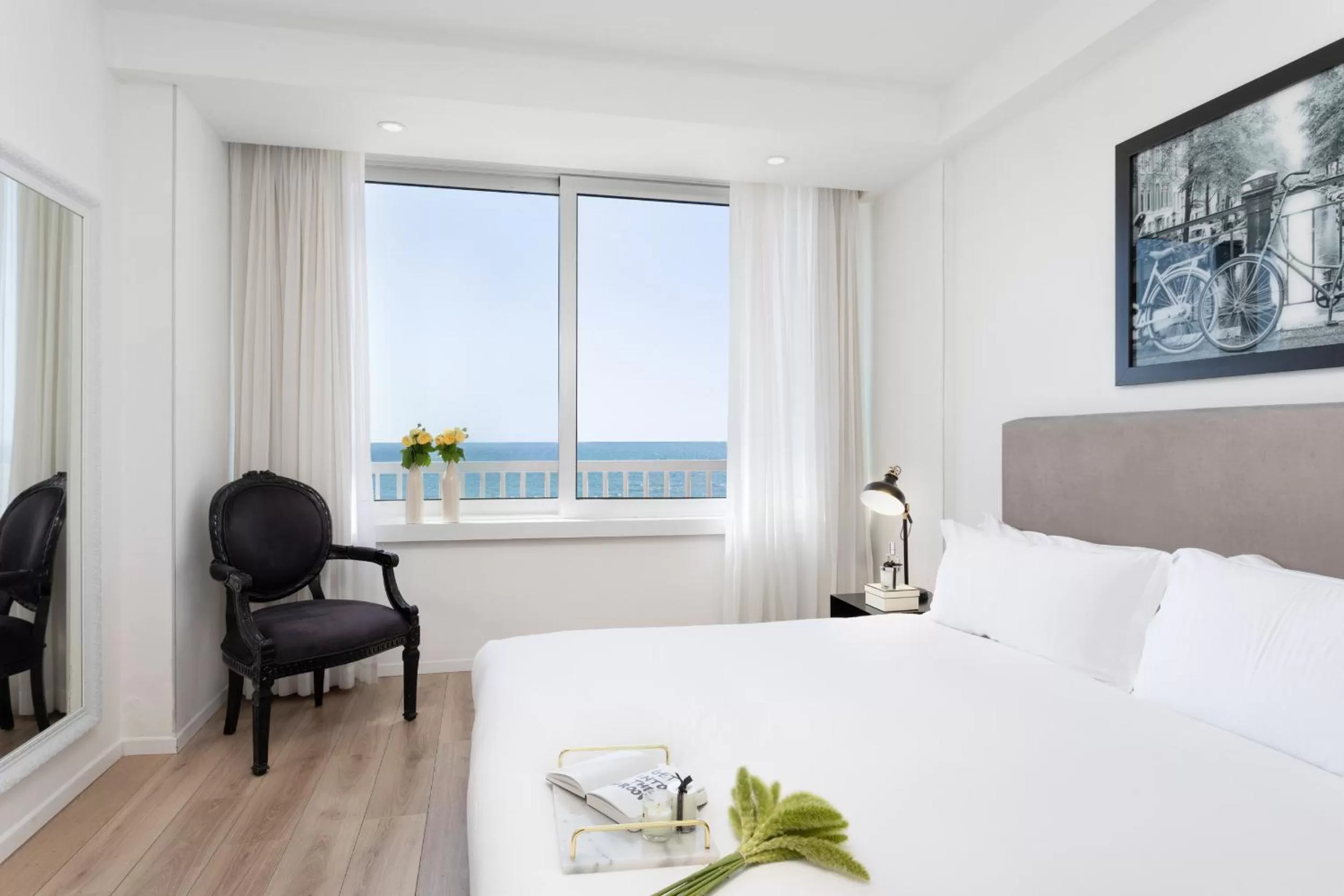 Spring, Bed in Sea Executive Suites