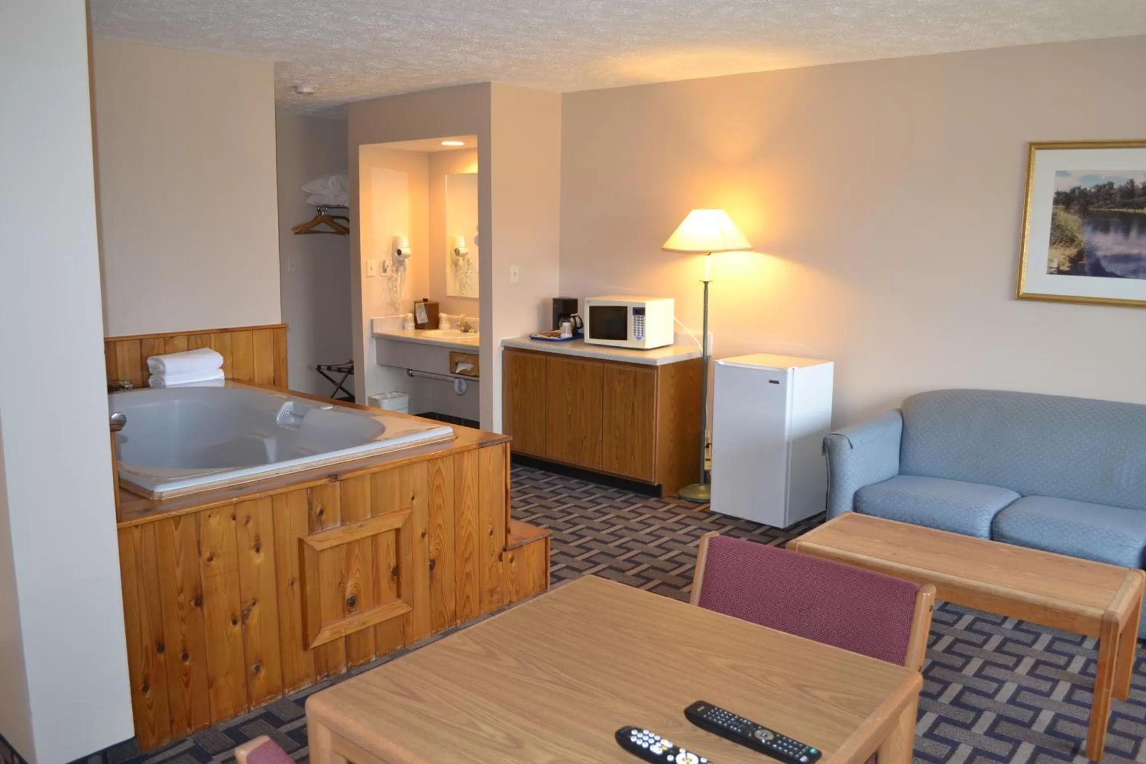 Photo of the whole room, Bed in Sky Lodge Inn & Suites - Delavan