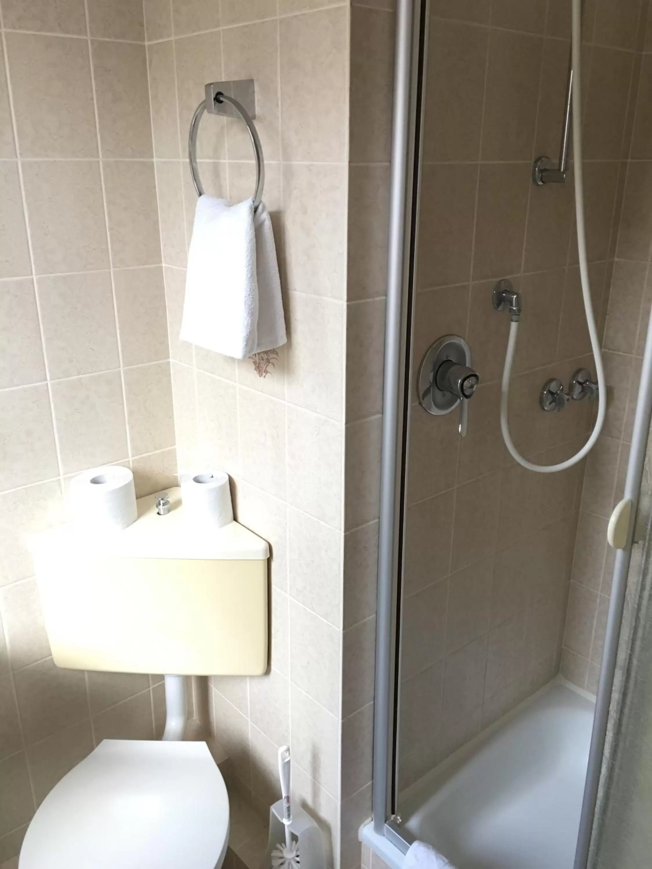 Bathroom in Hotel & Apartment Am Theaterplatz