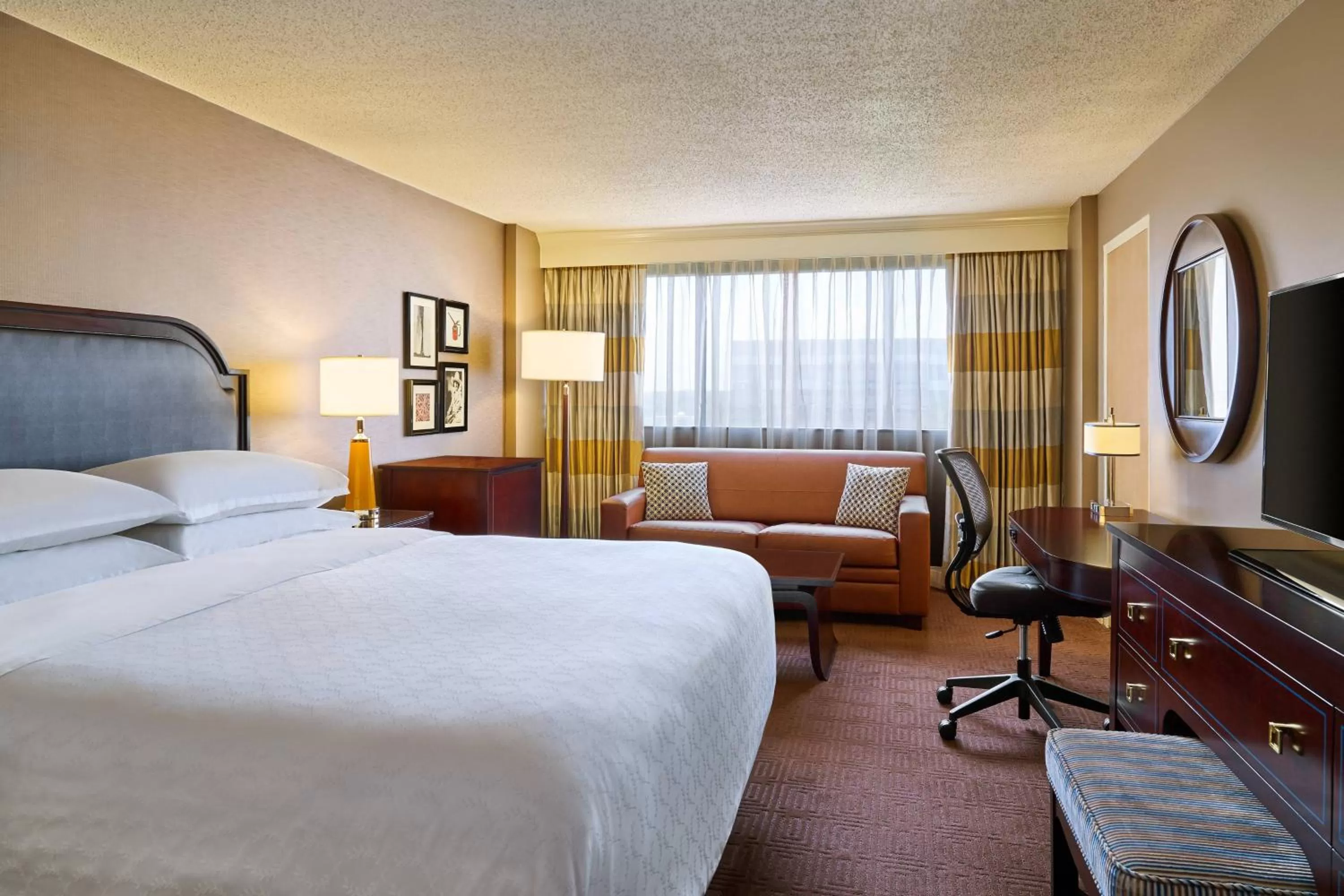 Photo of the whole room, Bed in Sheraton North Houston at George Bush Intercontinental