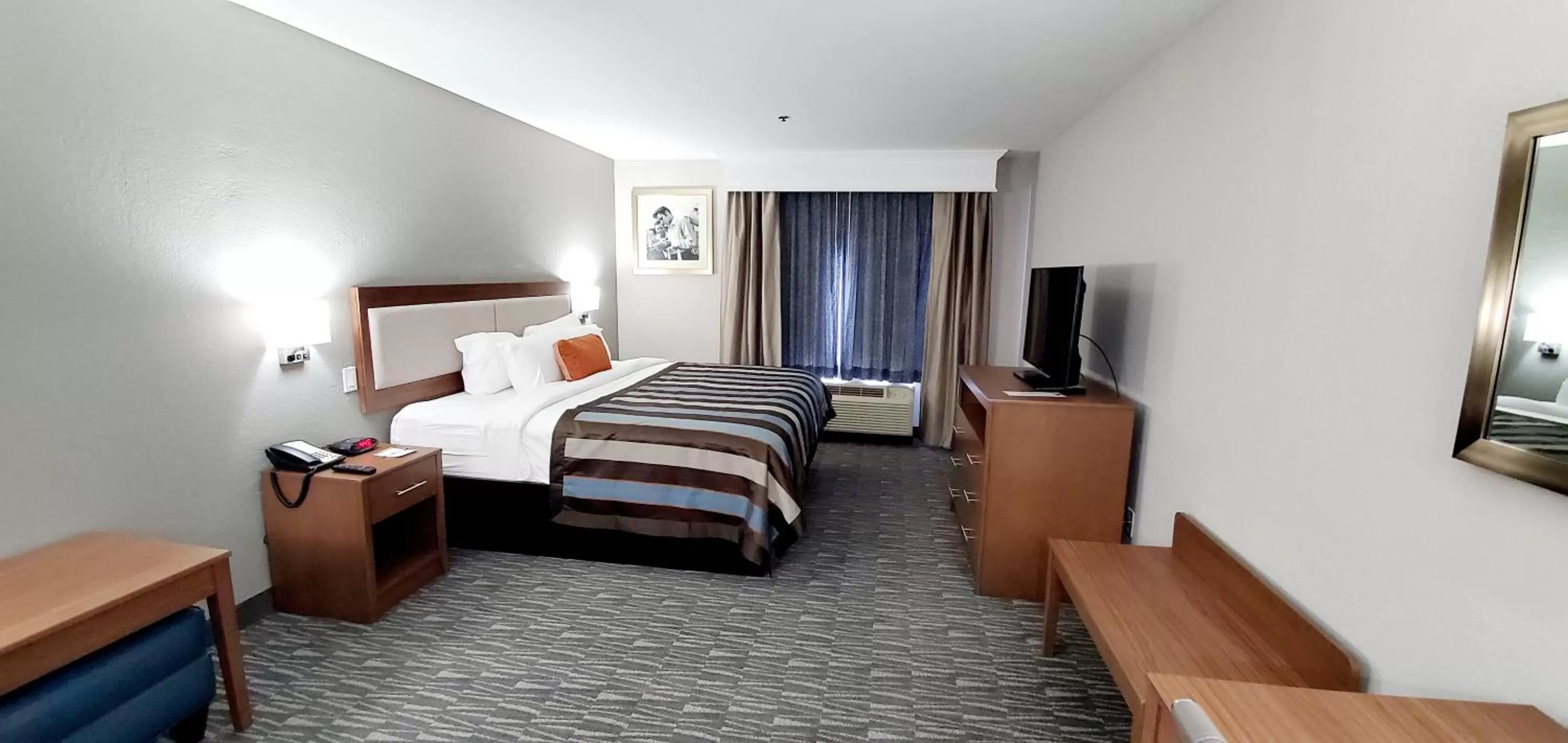 Bed in Wingate by Wyndham Tupelo