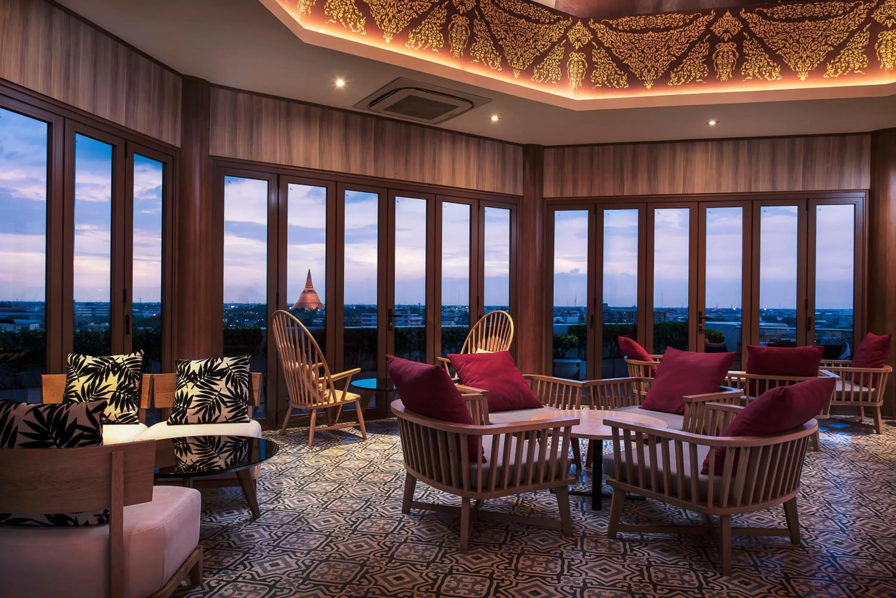 Lounge or bar in Mida Grande Hotel Dhavaravati Nakhon Pathom - SHA PLUS