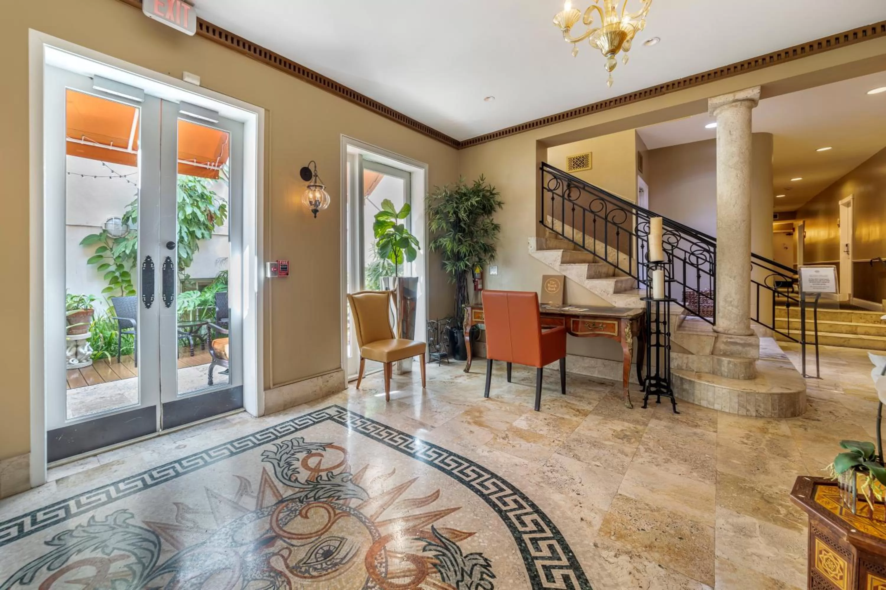 Lobby or reception in Hotel Impala by LuxUrban