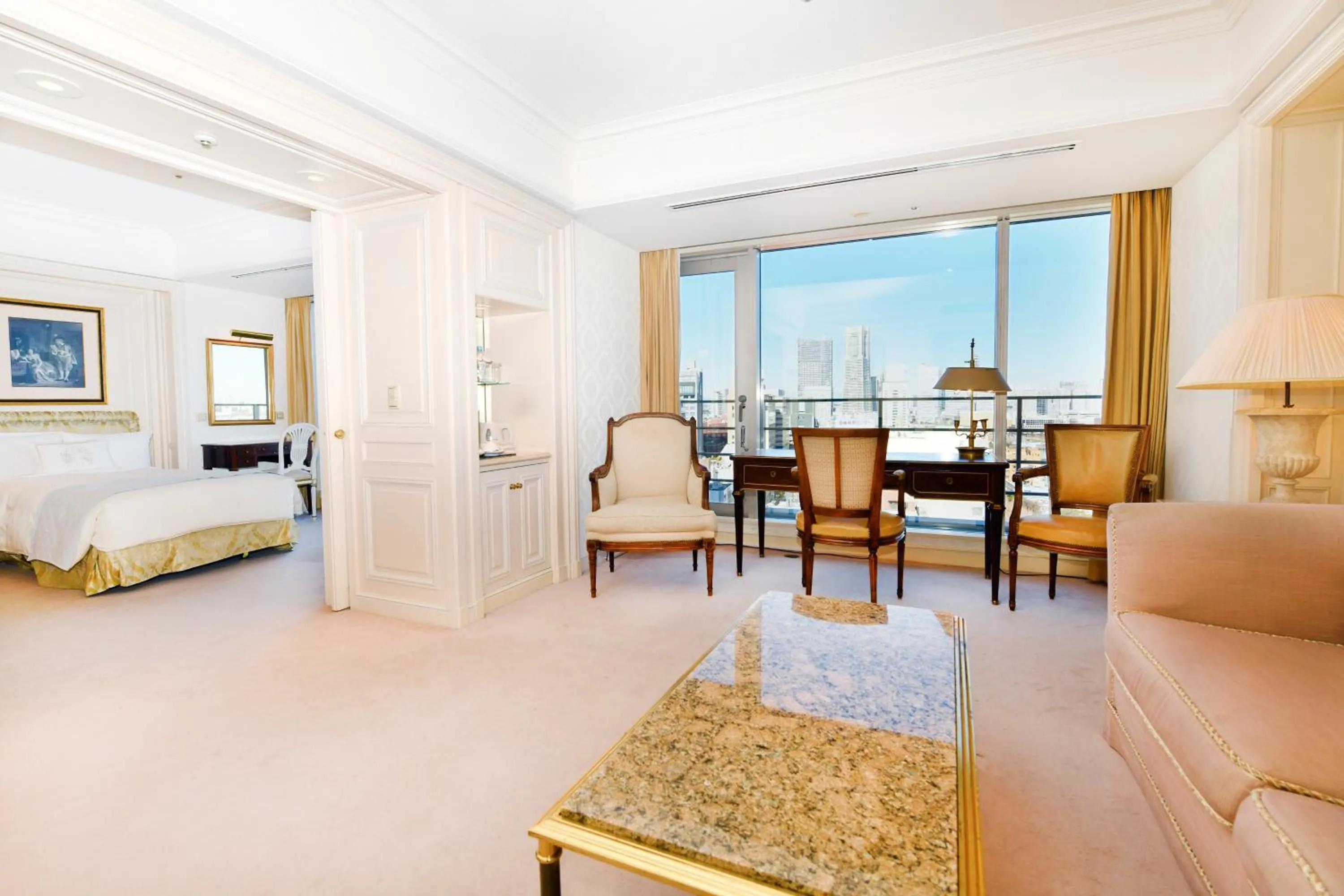 Living room, Bed in Hotel New Grand