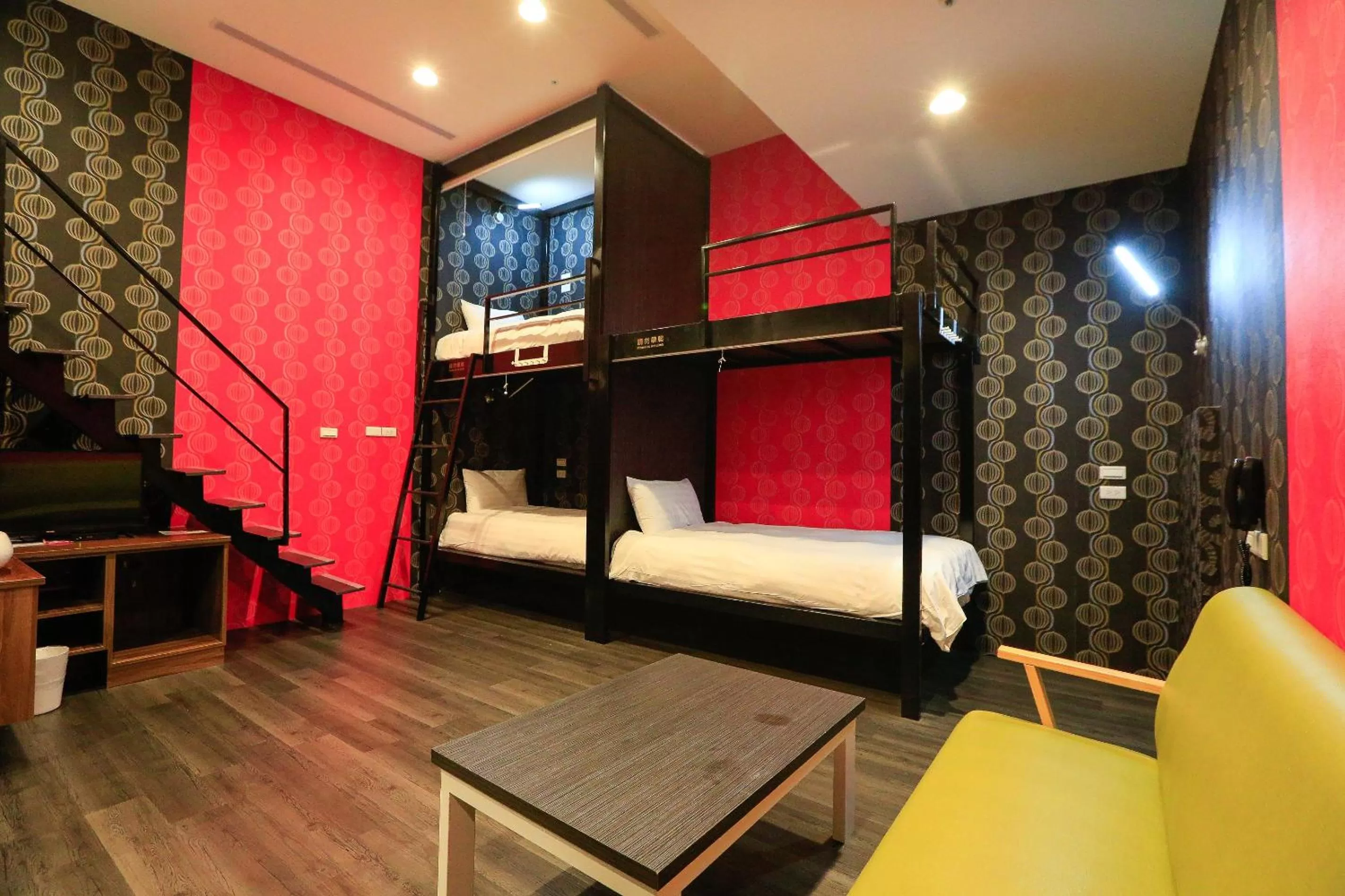 Photo of the whole room, Bed in Place‧X Hotel