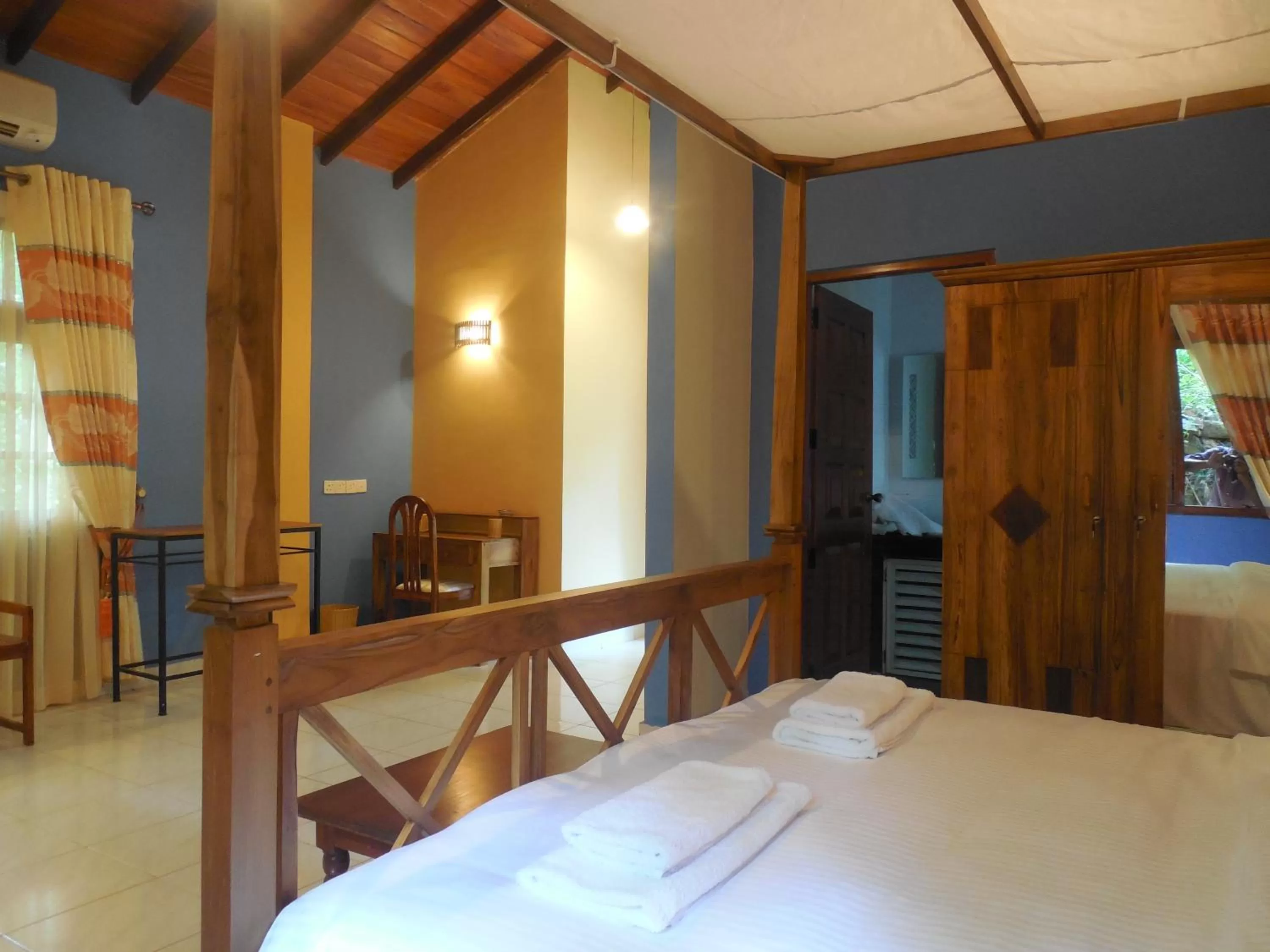 Decorative detail, Bed in Le leopard d 'argent