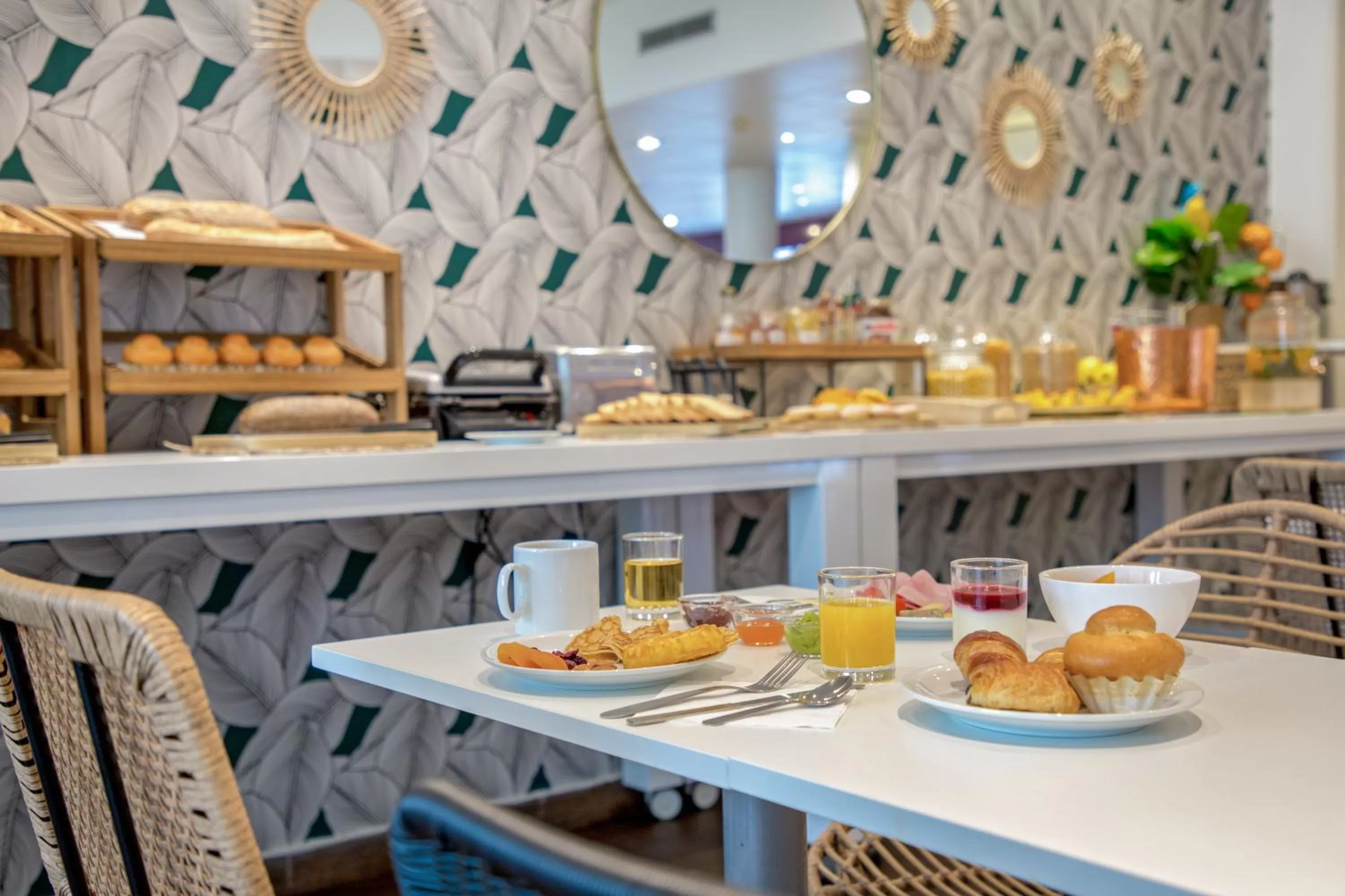 Food and drinks in Novotel Suites Perpignan Centre - Grandes Suites & Confort Centre-Ville