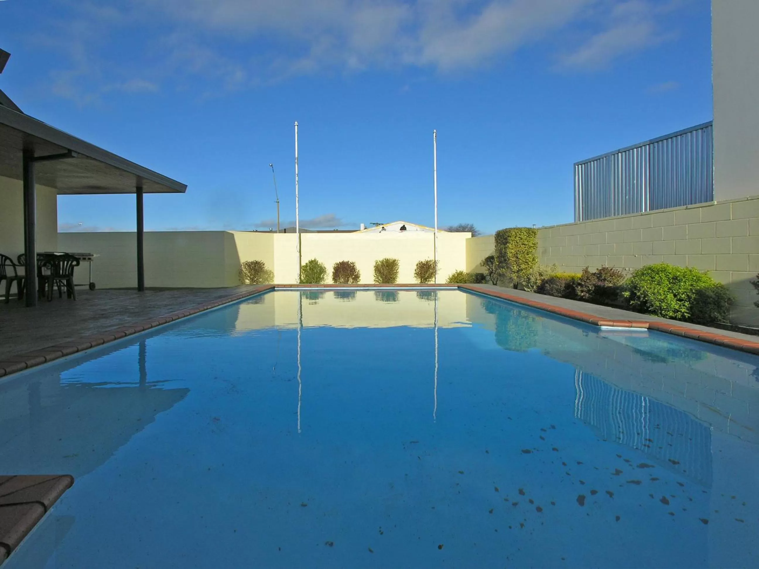 Swimming pool in Discovery Motor Lodge