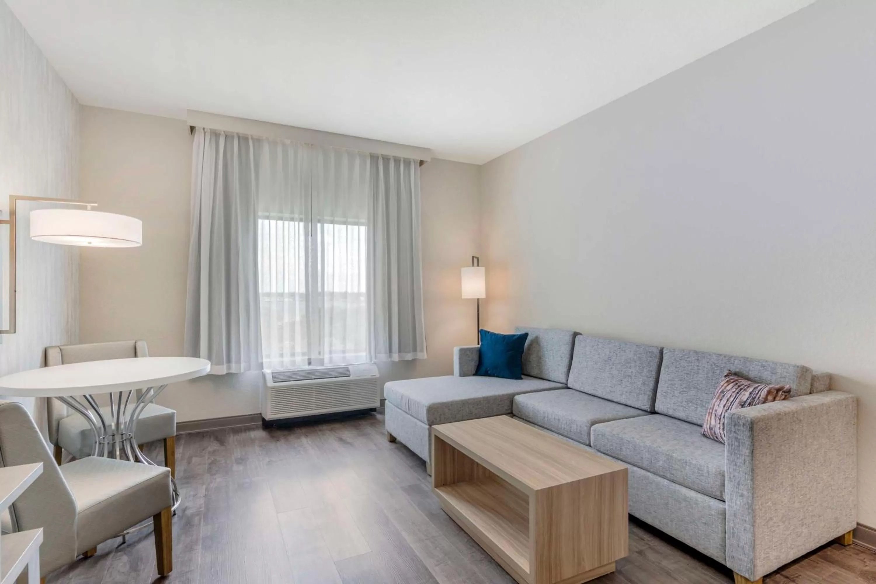 Bedroom in Best Western Plus Winter Haven Inn & Suites