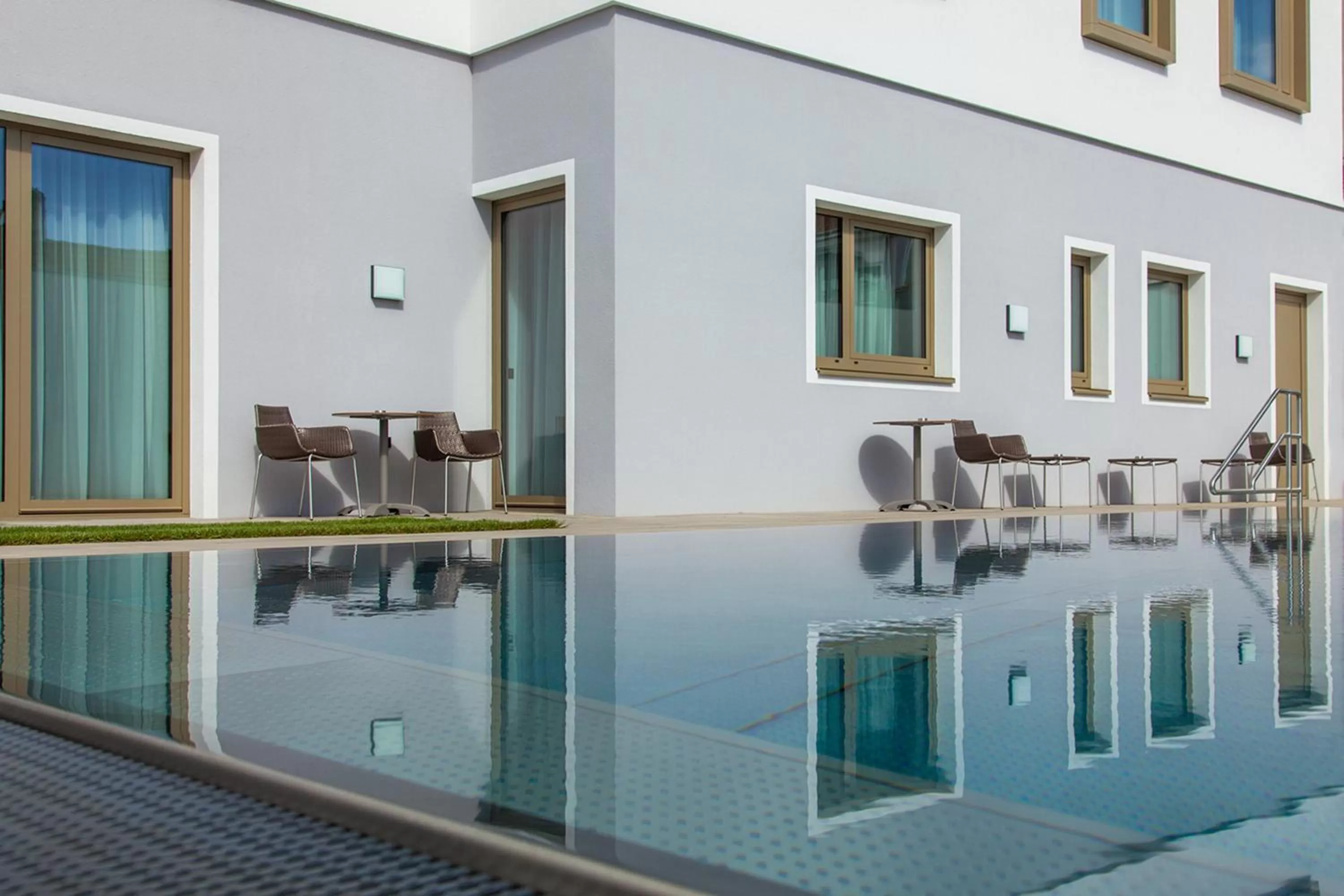Swimming pool in Klinglhuber Suites