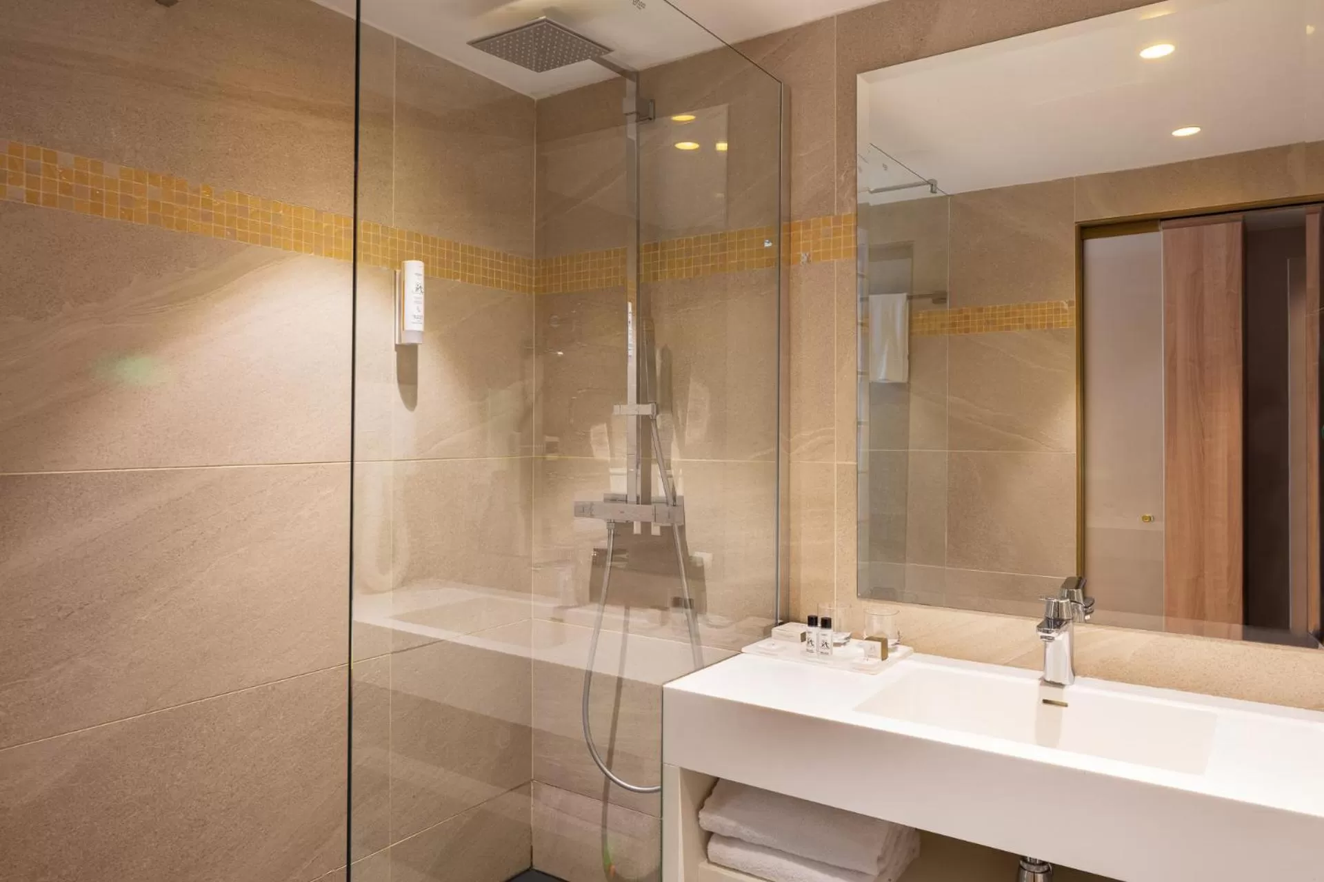 Bathroom in Hotel Beau Rivage