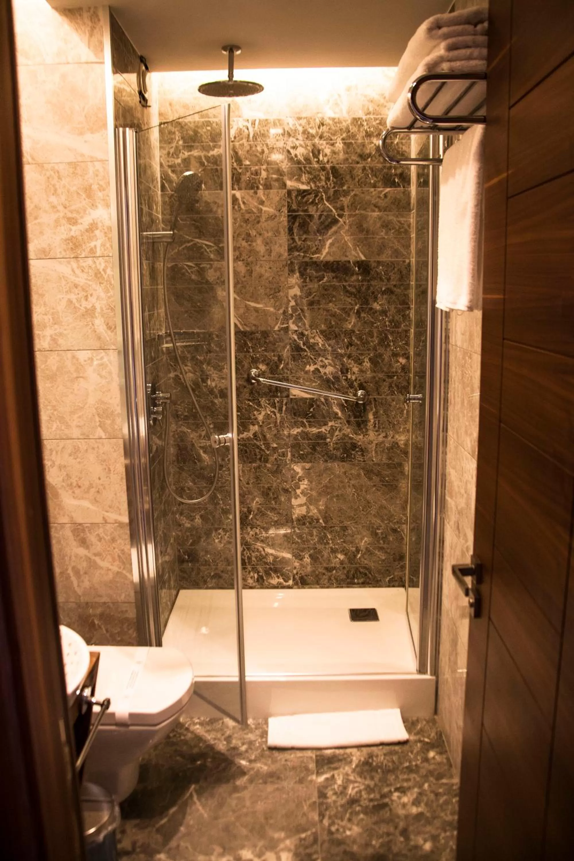 Shower in Old Port Hotel