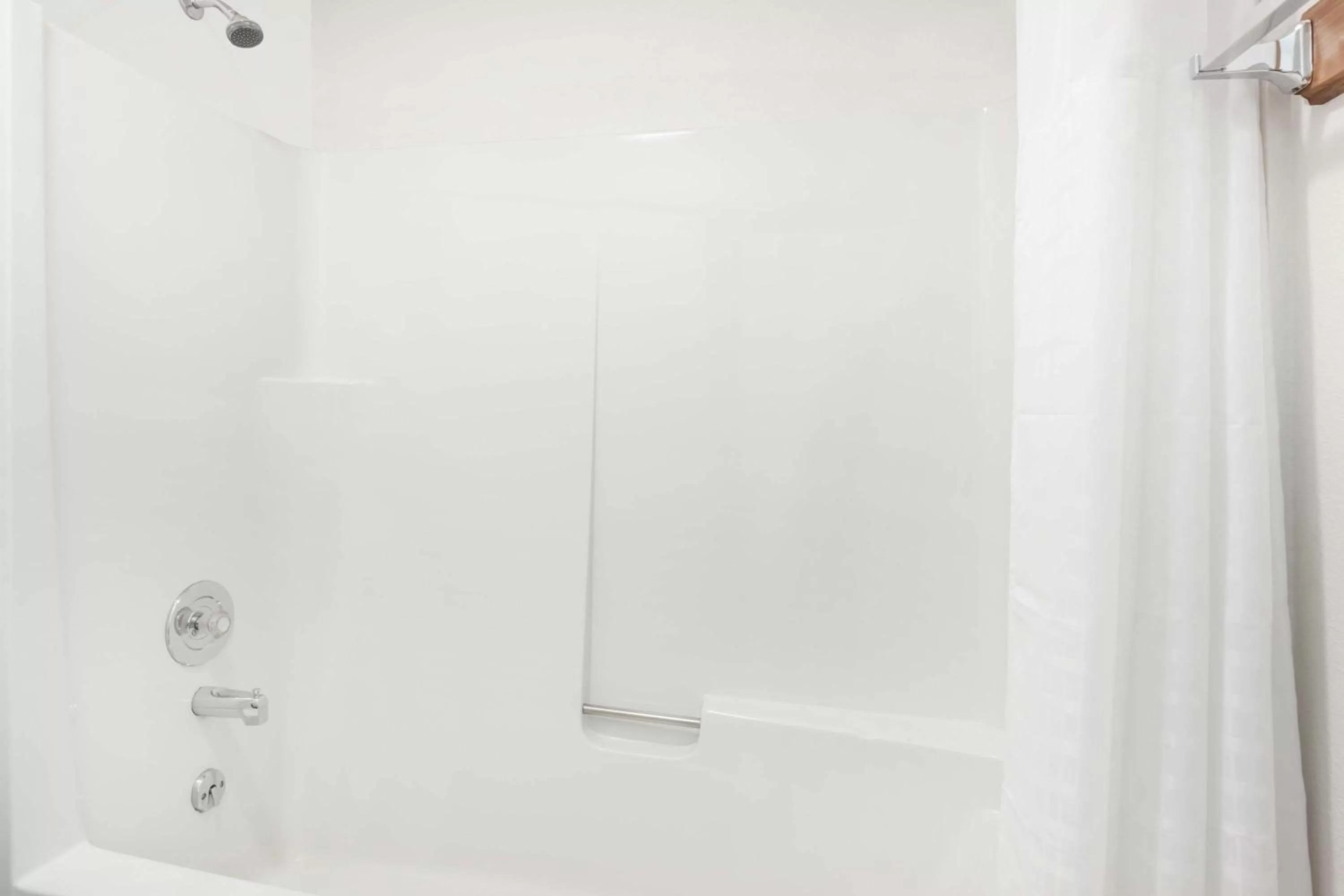 Bathroom in Days Inn by Wyndham Sandpoint