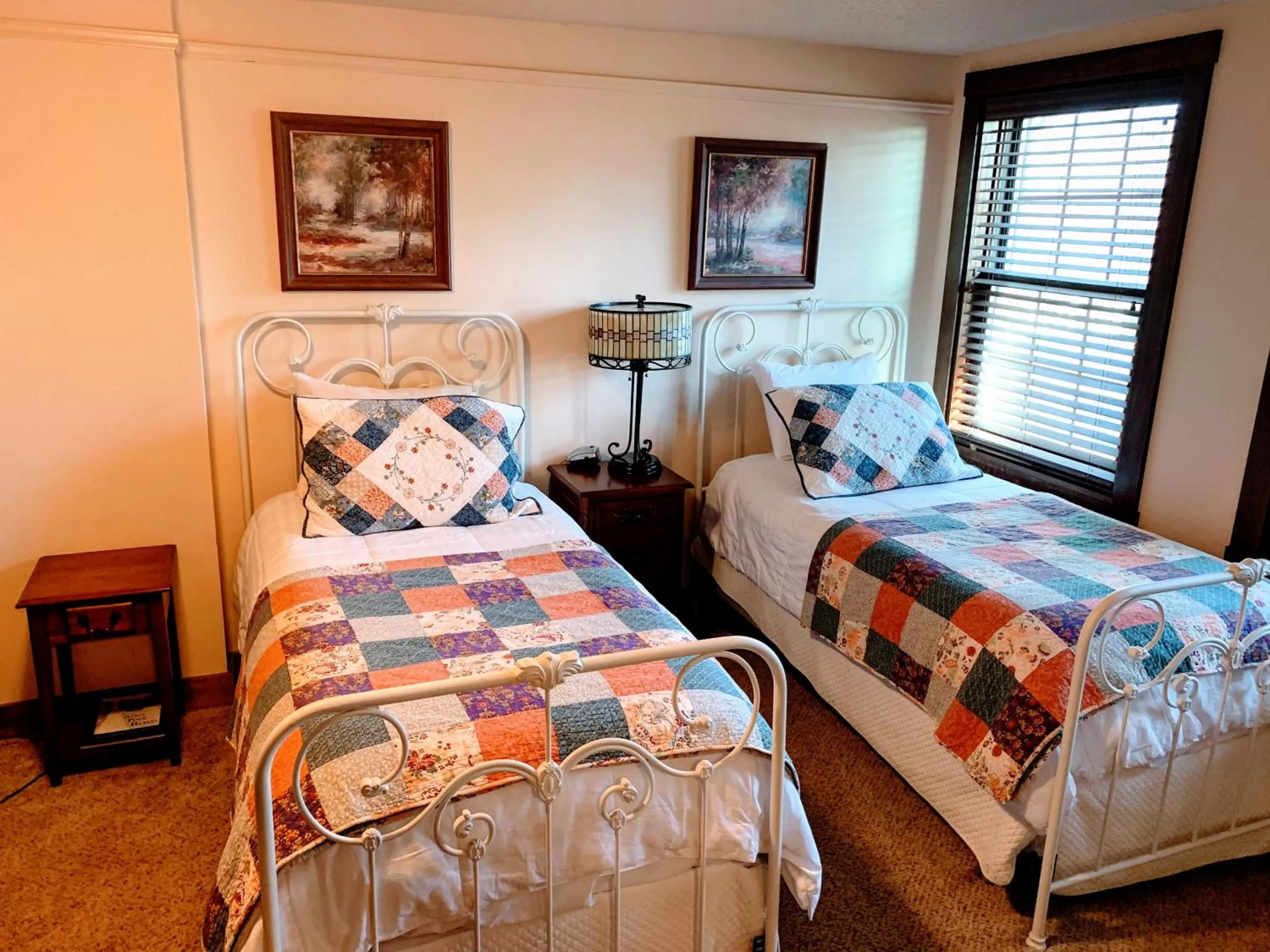 Bed in Iowa House Historic Inn