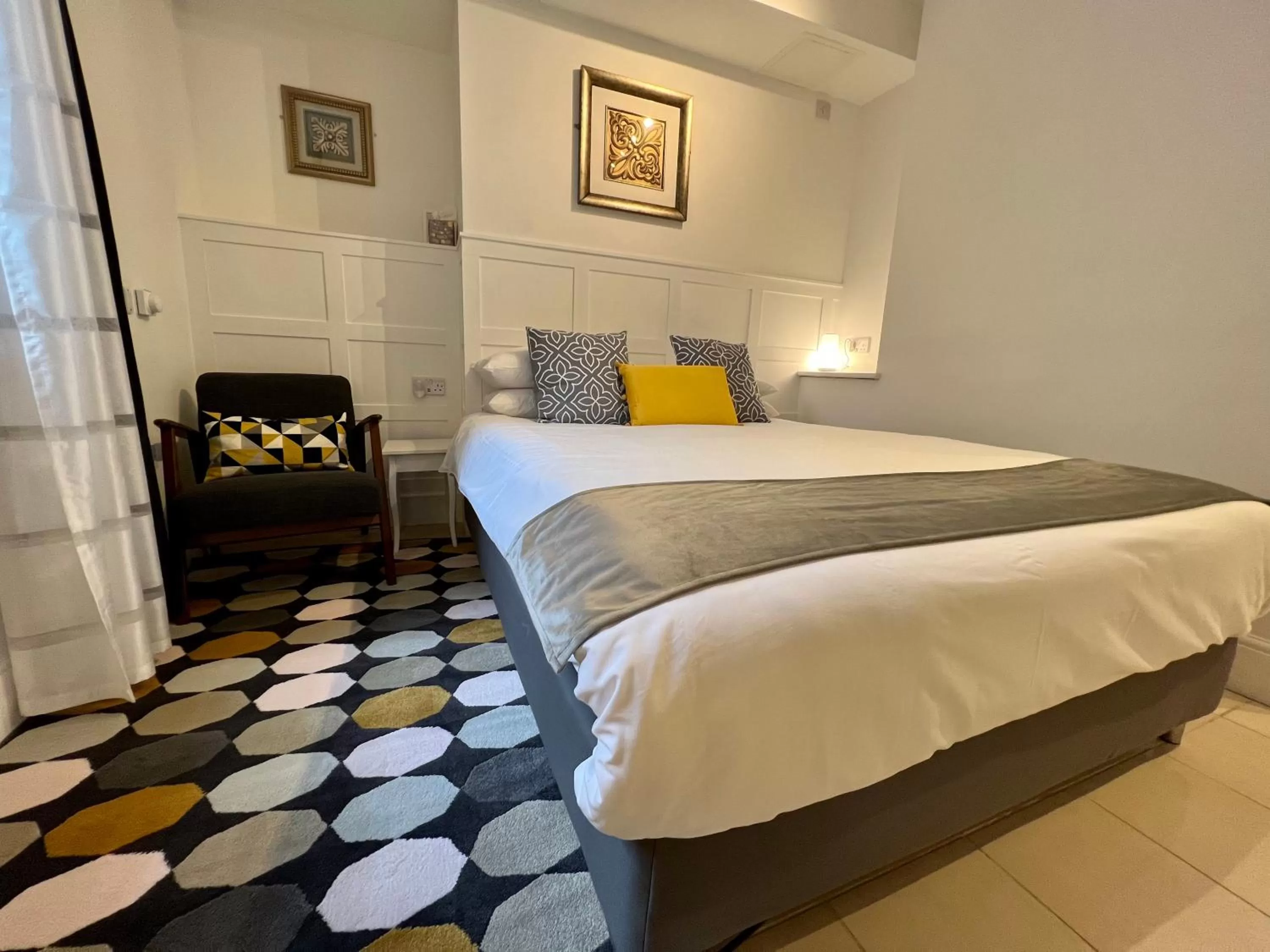 Bedroom, Bed in Ferndale Mews