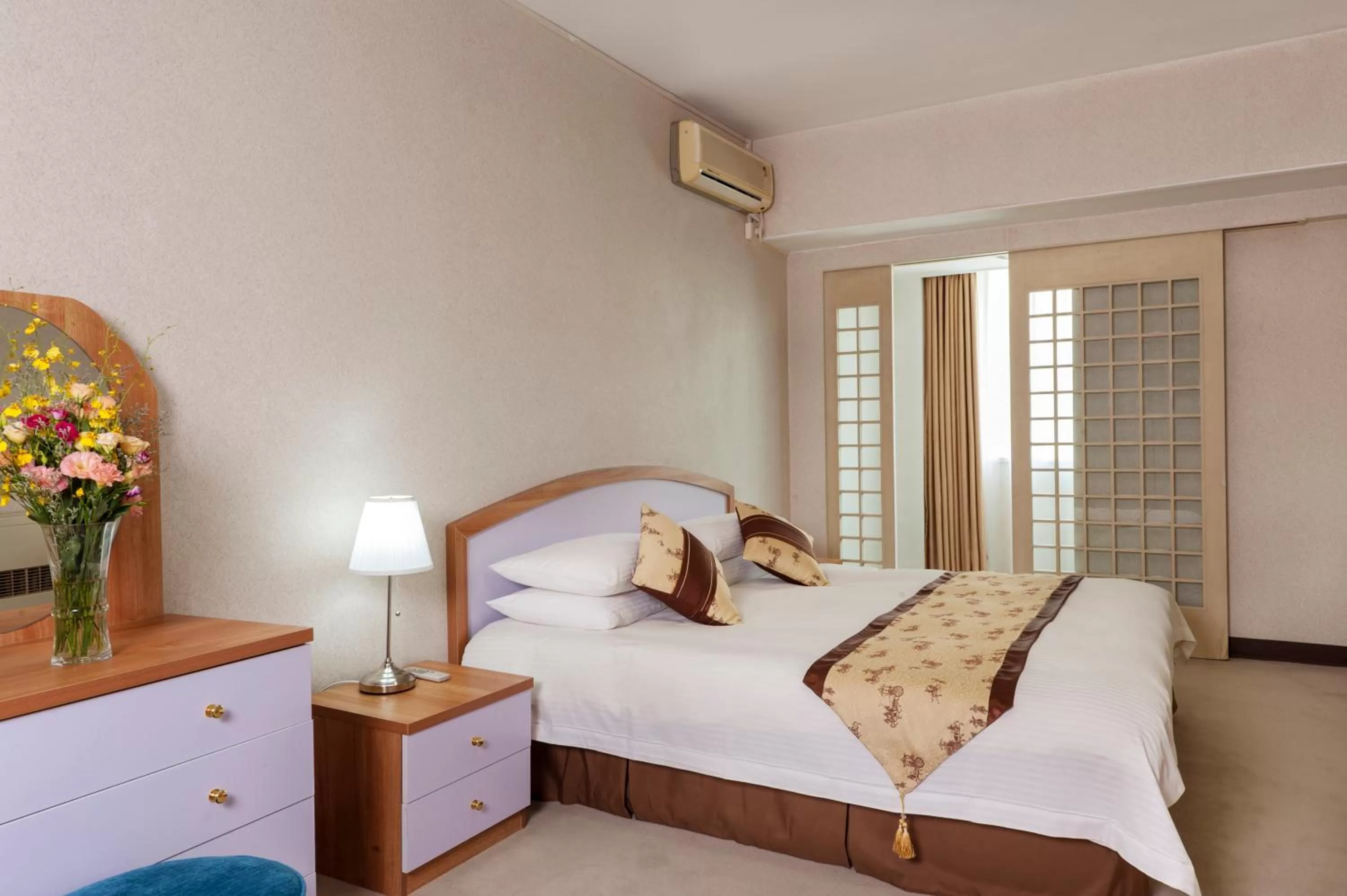 Bed in Hotel Nikko Dalian