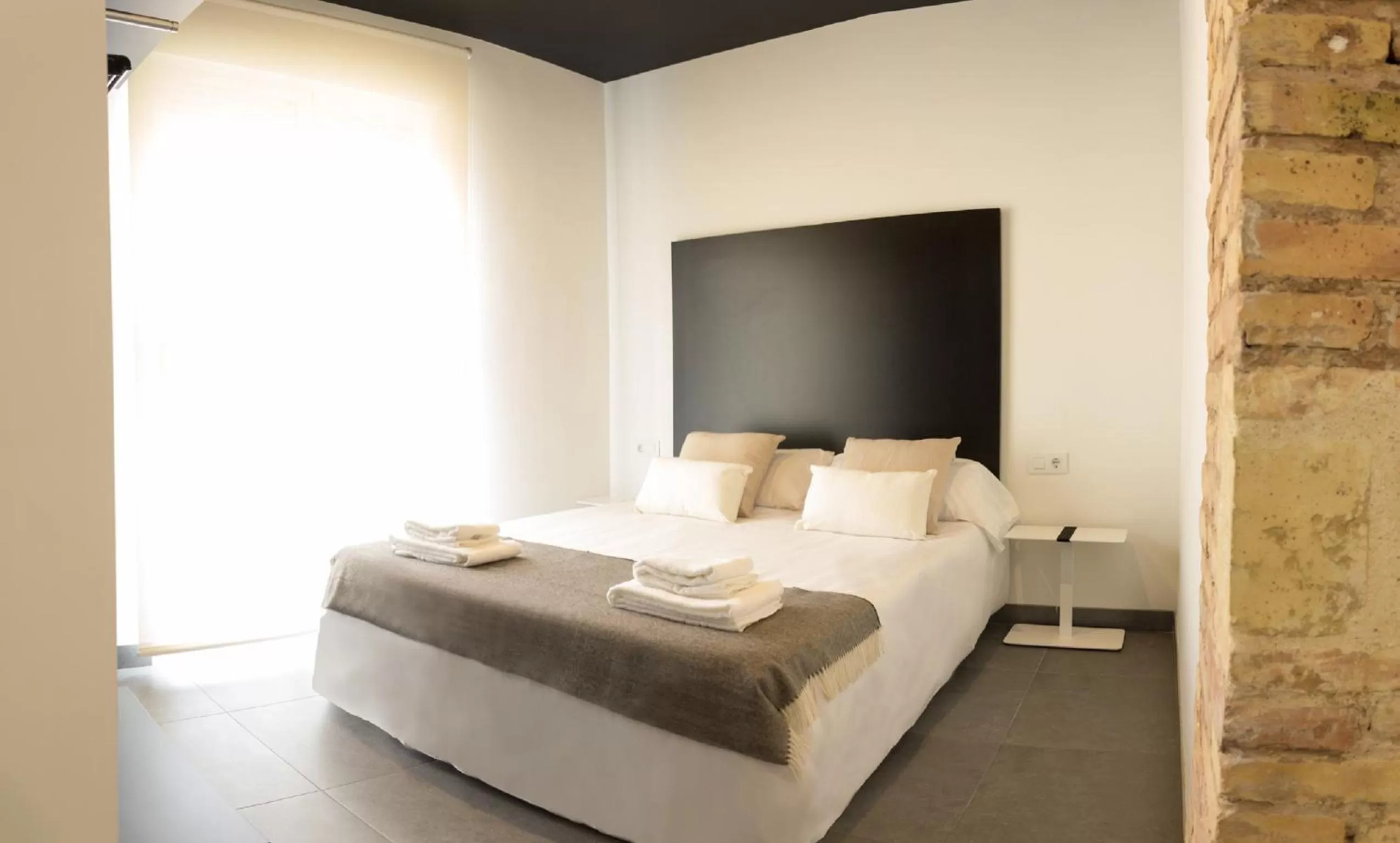 Photo of the whole room, Bed in Soho Valencia
