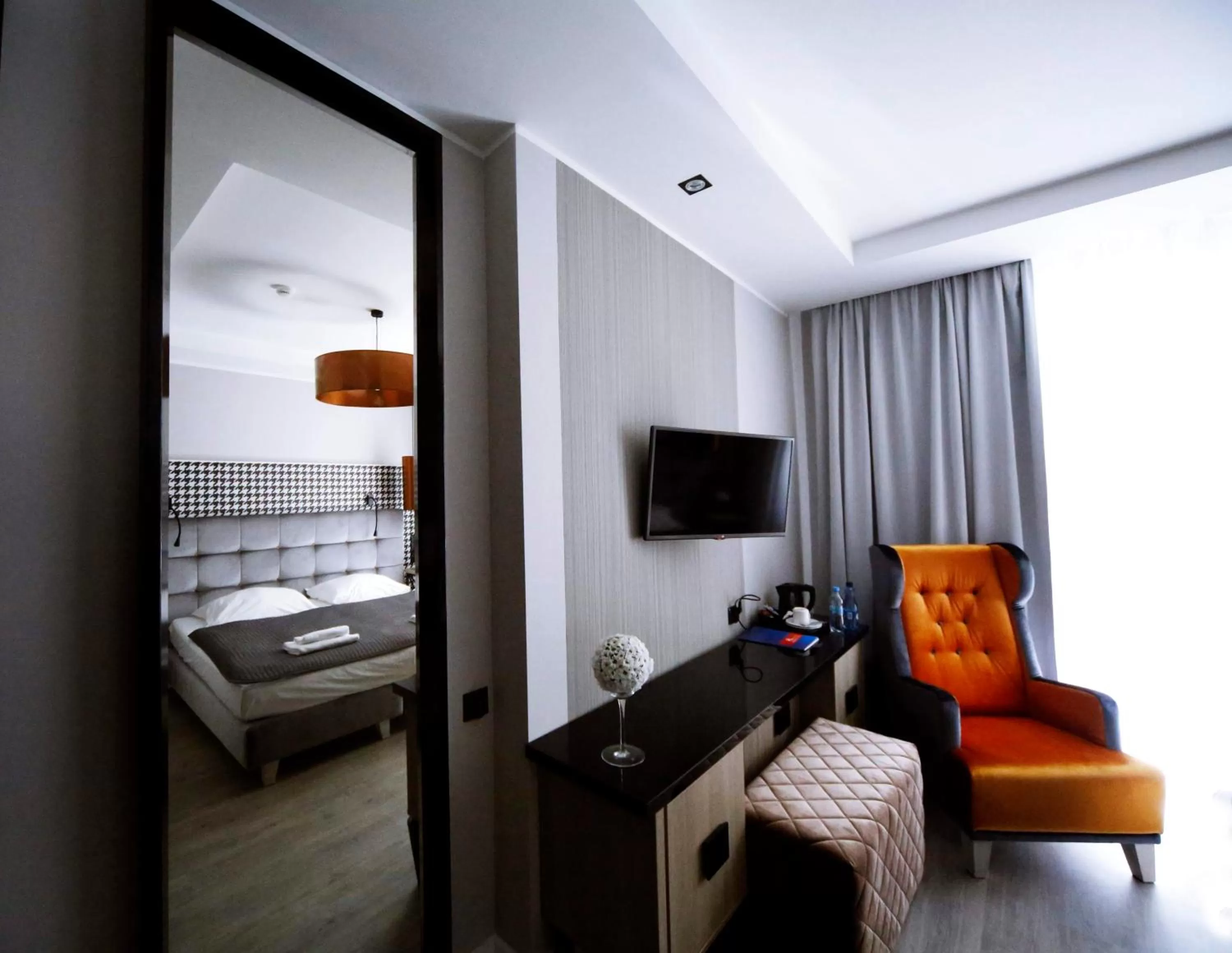 Seating area, Bed in Hotel Pomarańczowa Plaża