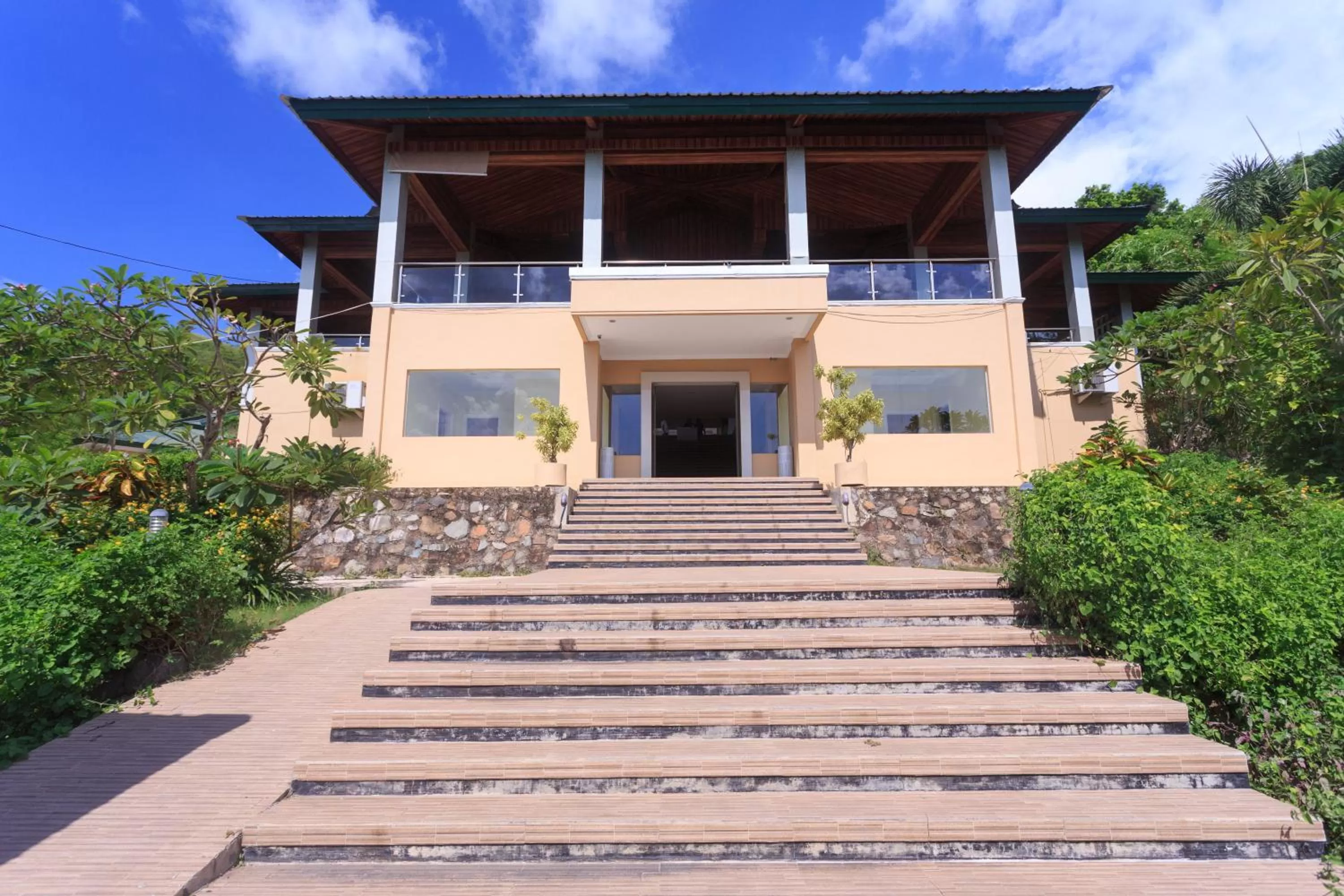 Property building in Sylvia Beach Villa