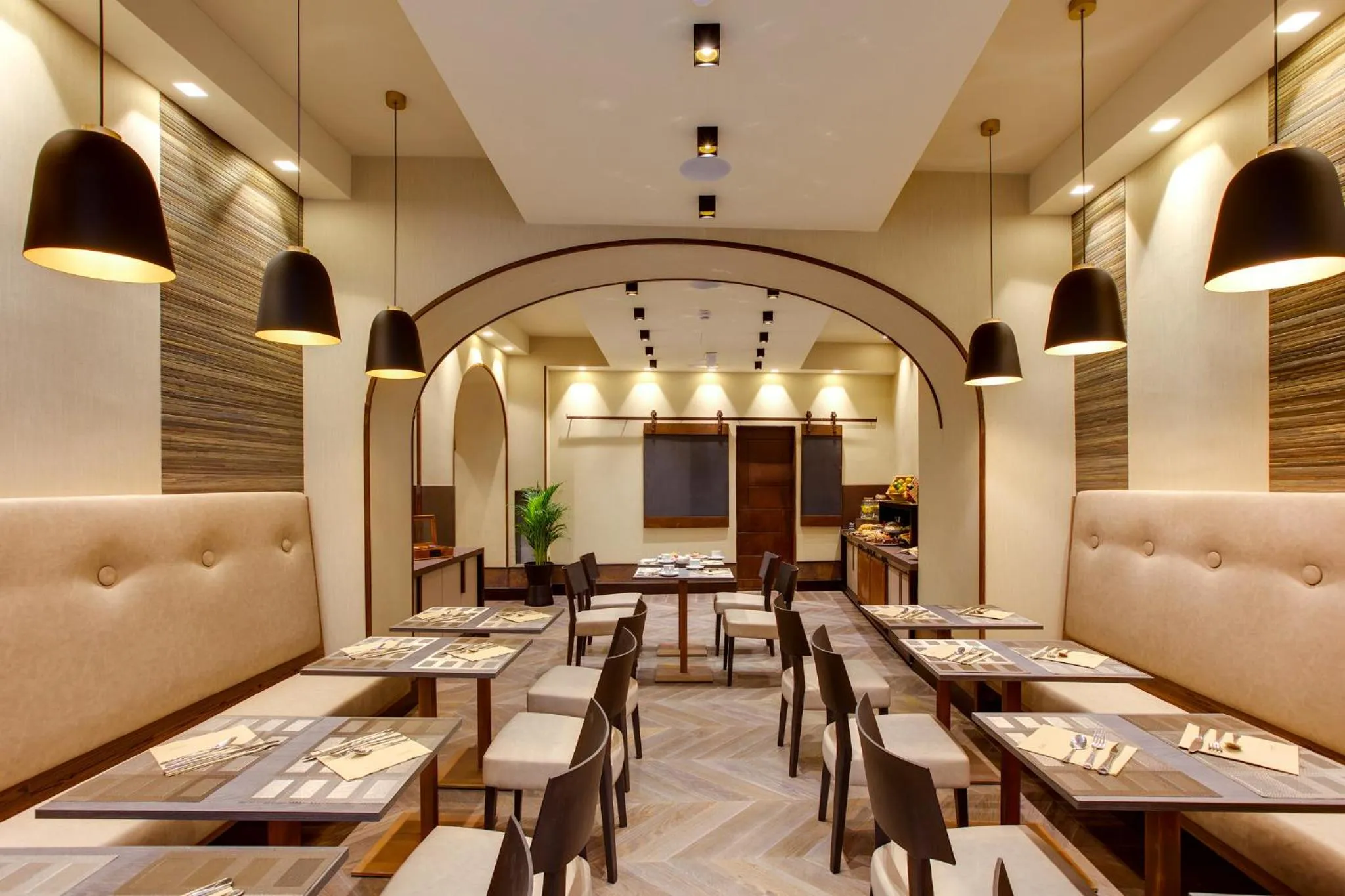 Restaurant/places to eat in Solo Experience Hotel