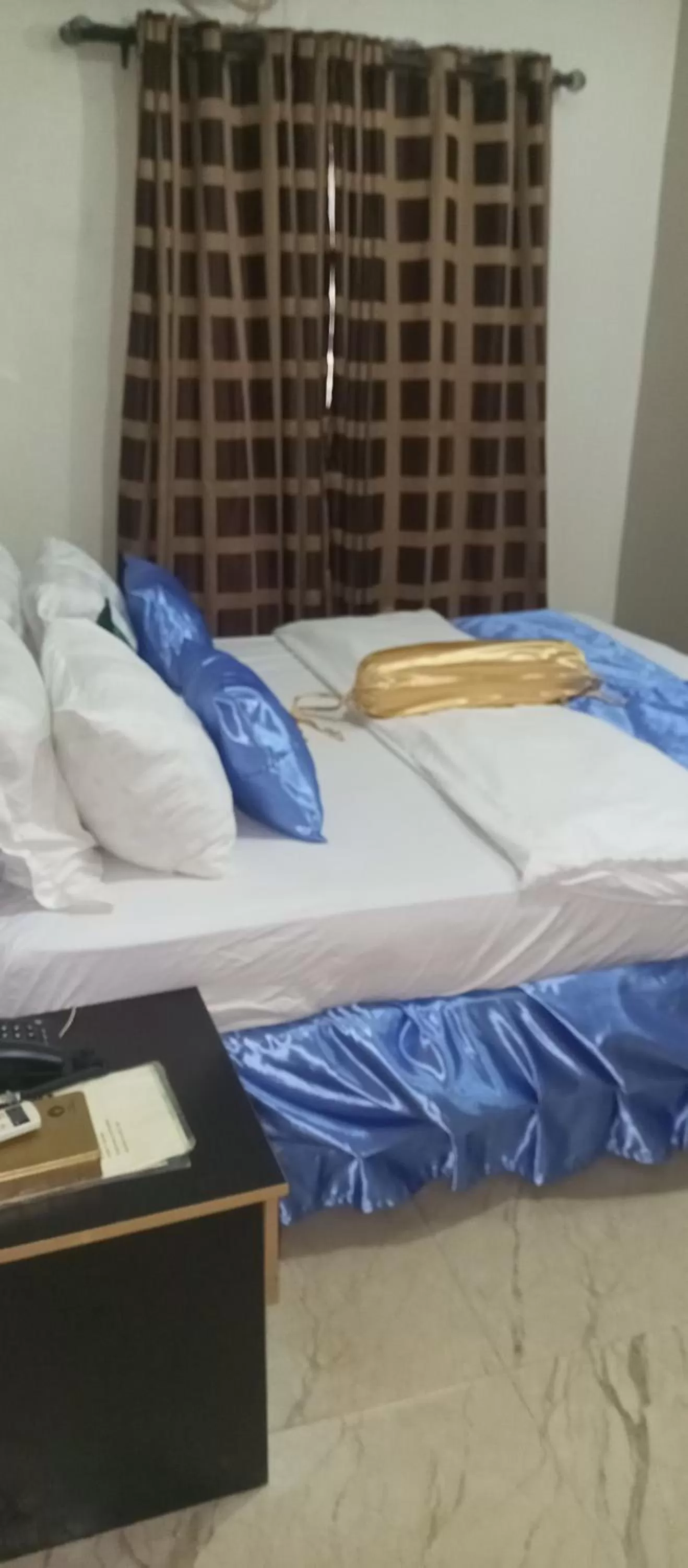 Bed in Nue-Crest Hotels & Suites