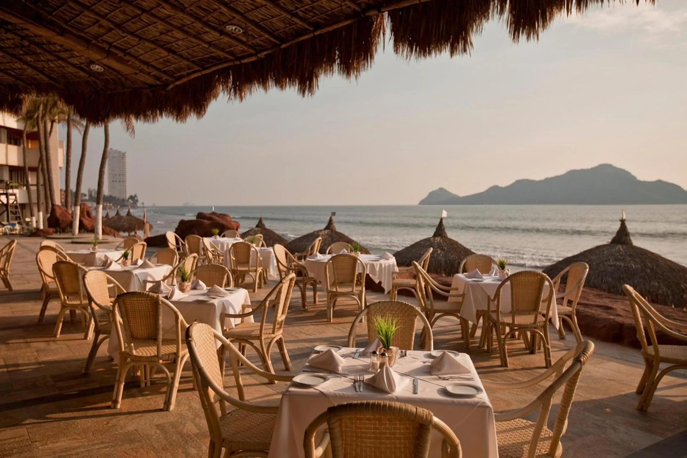 Restaurant/places to eat in El Cid El Moro Beach
