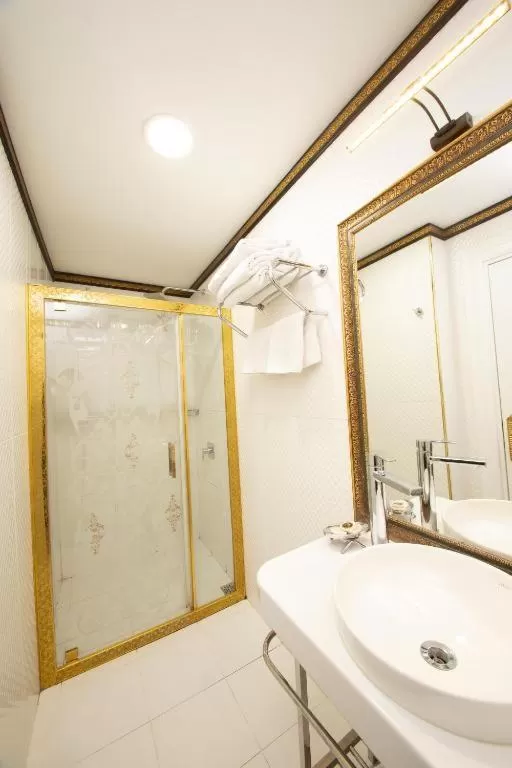 Shower in Phosphorion