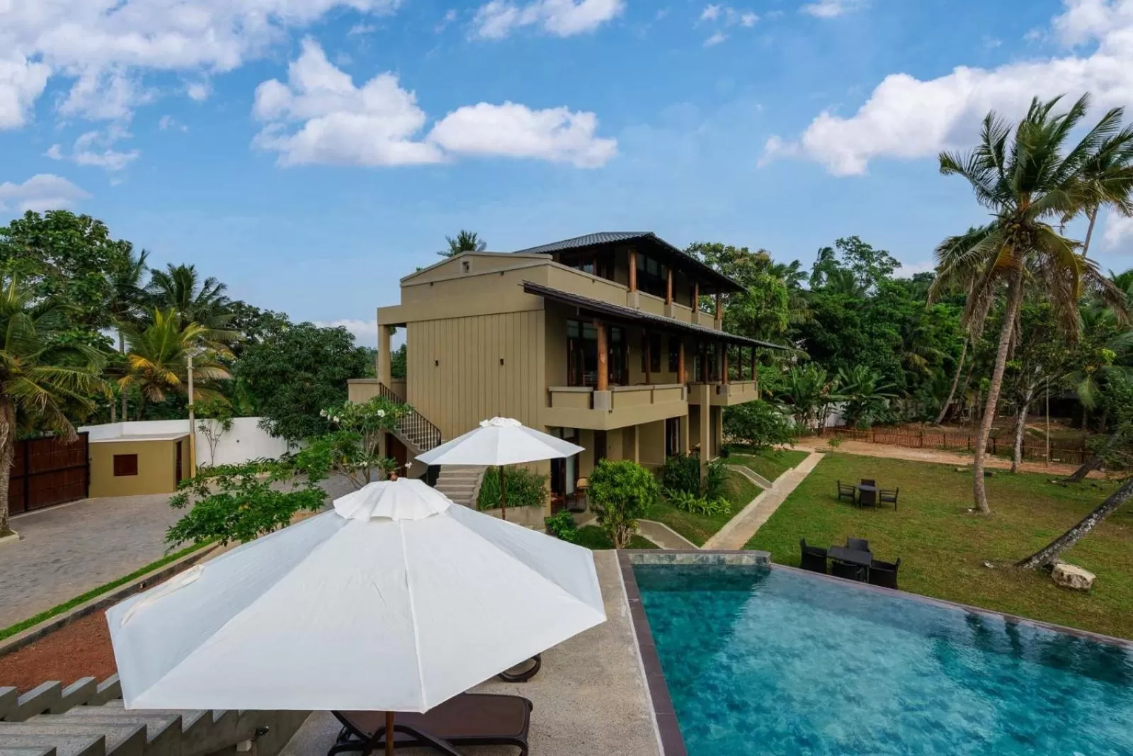 Property building in Kiss Blossom