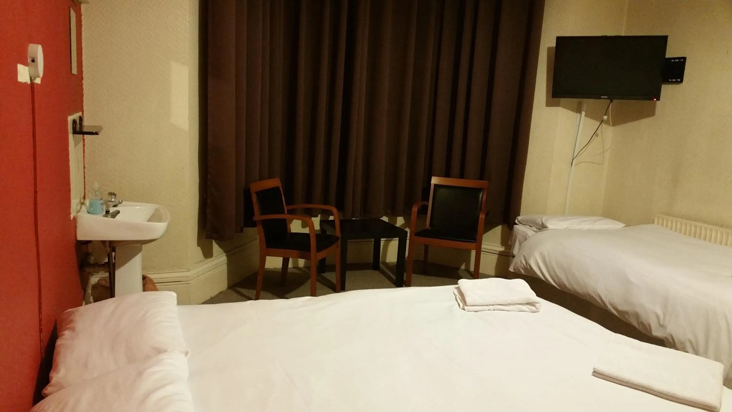 Bed in Best Inn Hotel