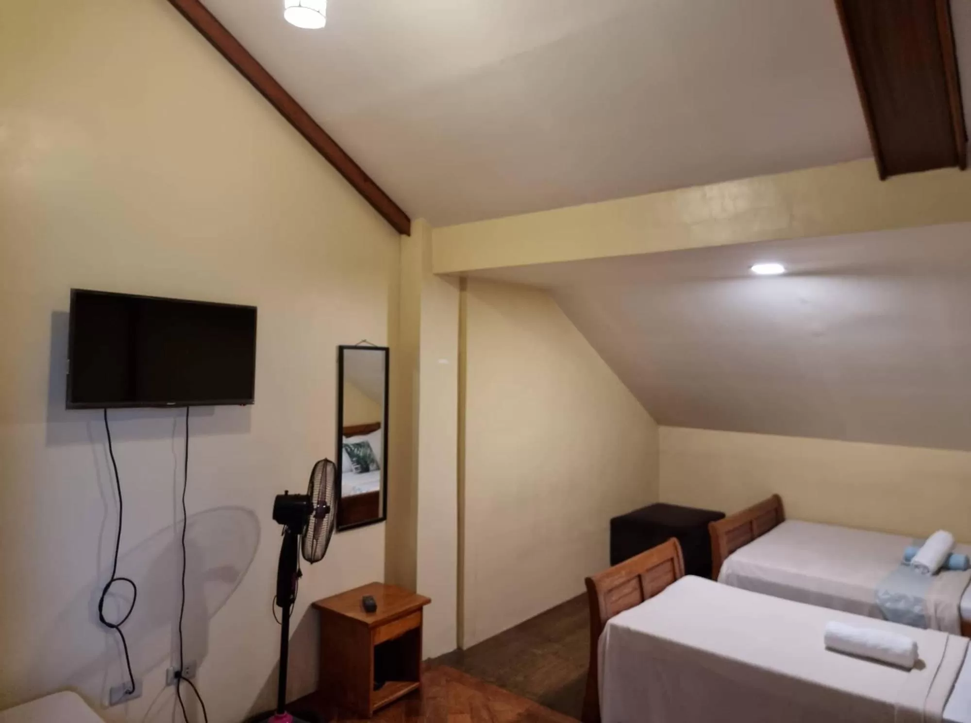 Bed in The Half House by Elmar Cabin