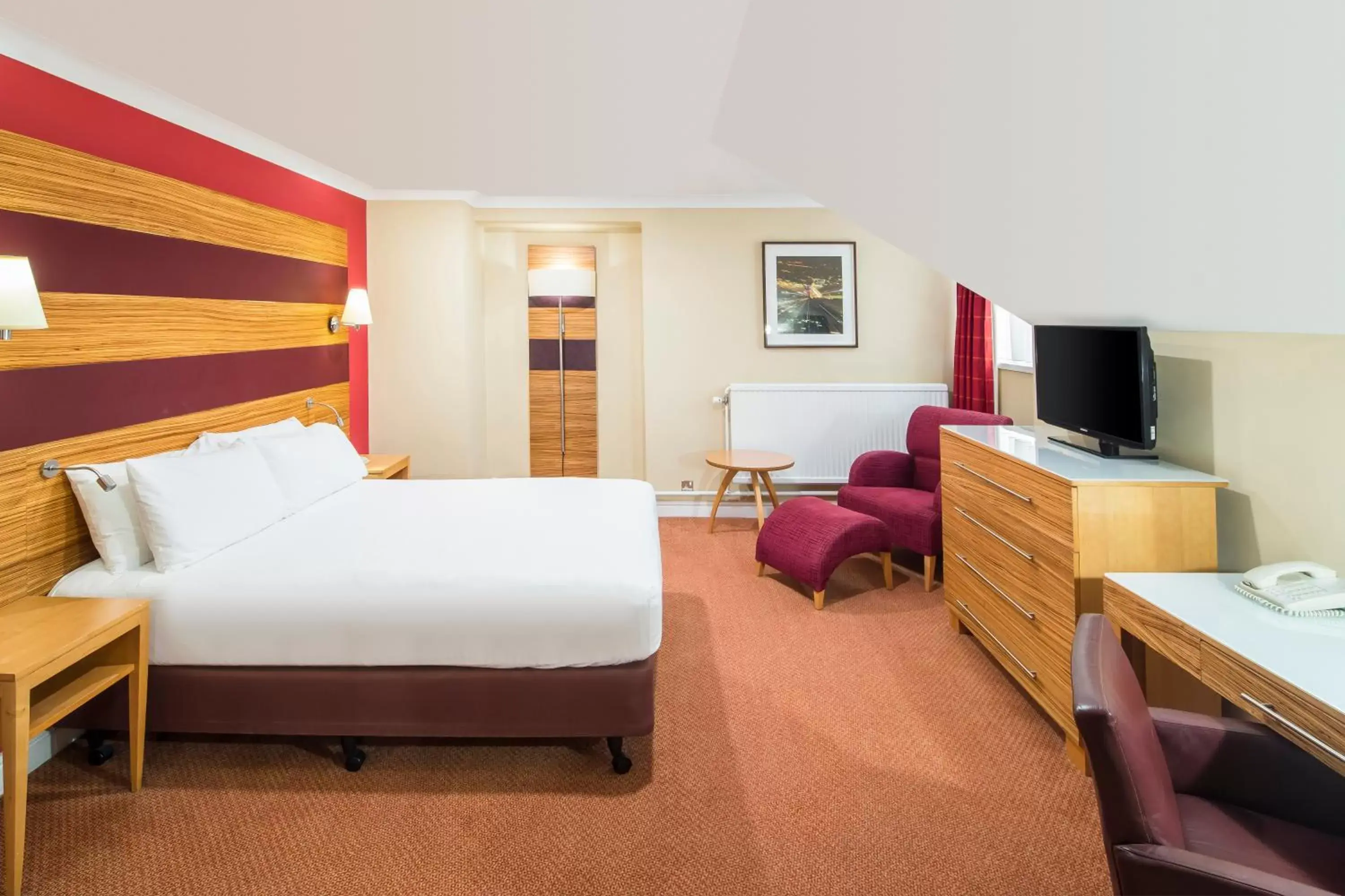 Premium Queen Room with View - Lounge Access in Crowne Plaza Chester by IHG Premium Queen Room with View - Lounge Access in Crowne Plaza Chester by IHG