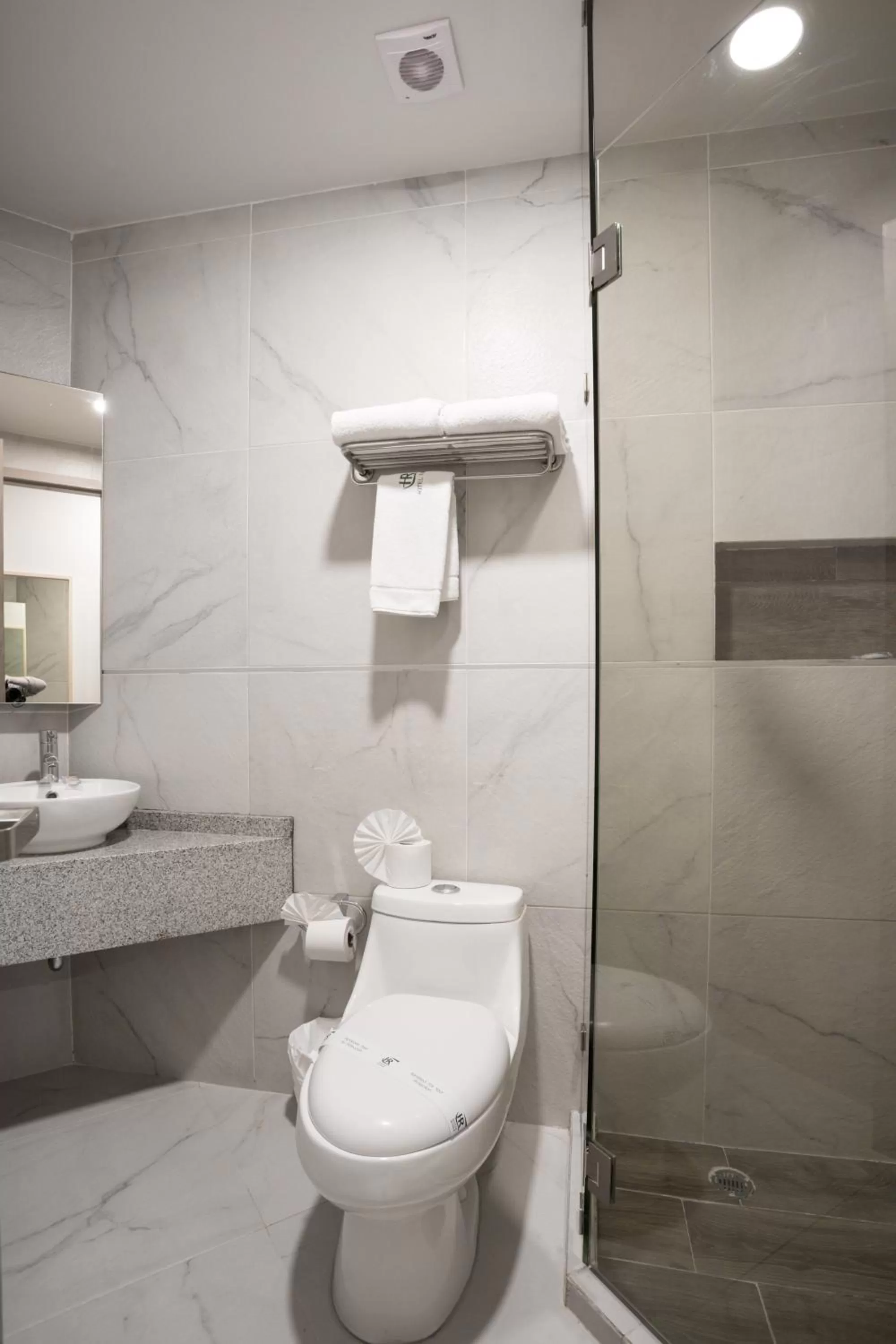 Bathroom in Hotel Roble