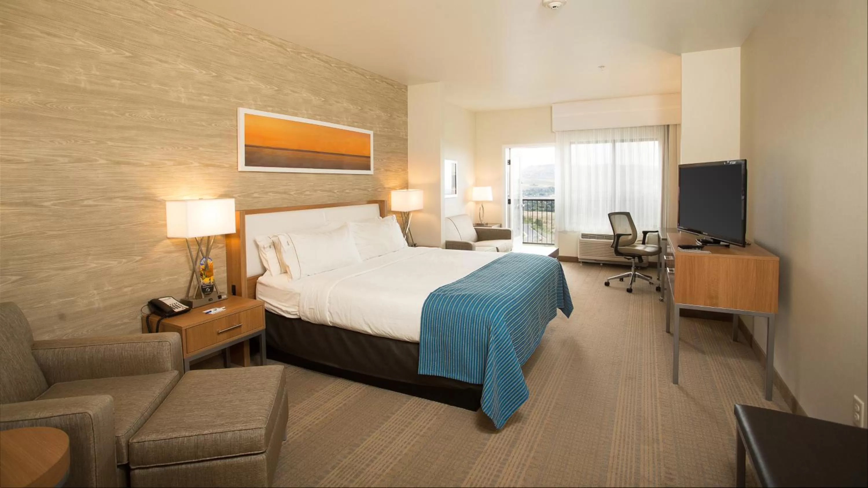 Photo of the whole room, Bed in Holiday Inn Express Pocatello by IHG